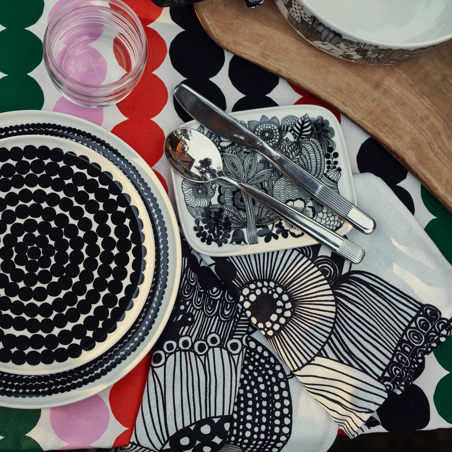 Räsymatto tallerken diameter 25 cm, sort-hvit Marimekko