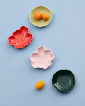 Unikko & kivet shape tallerken 4 deler - Pink-pear-red-dark green - Marimekko