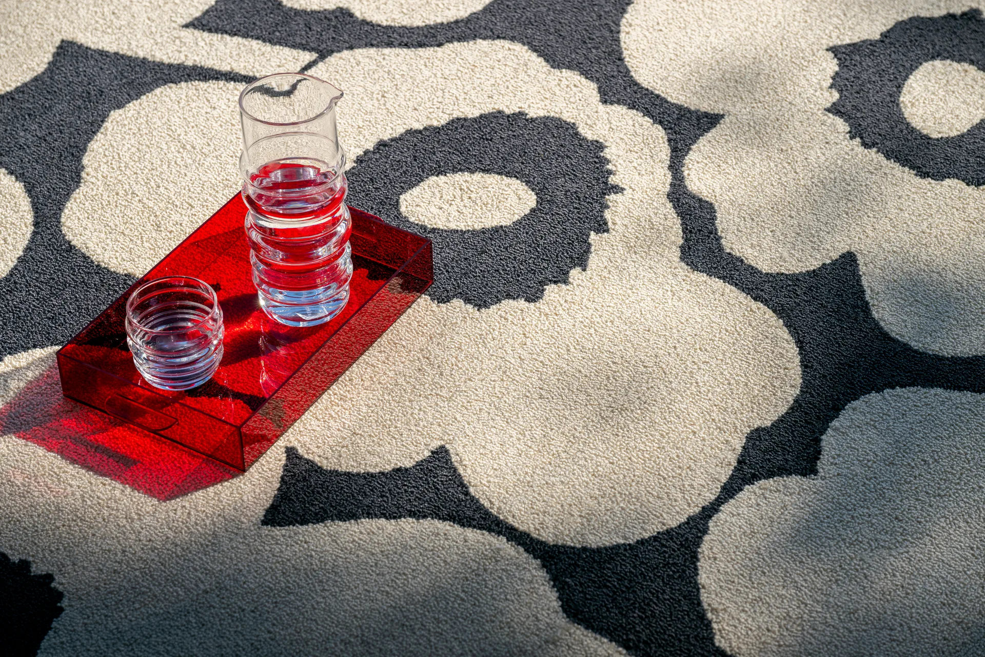 Unikko teppe outdoor, Charcoal-white, 140x200 cm Marimekko