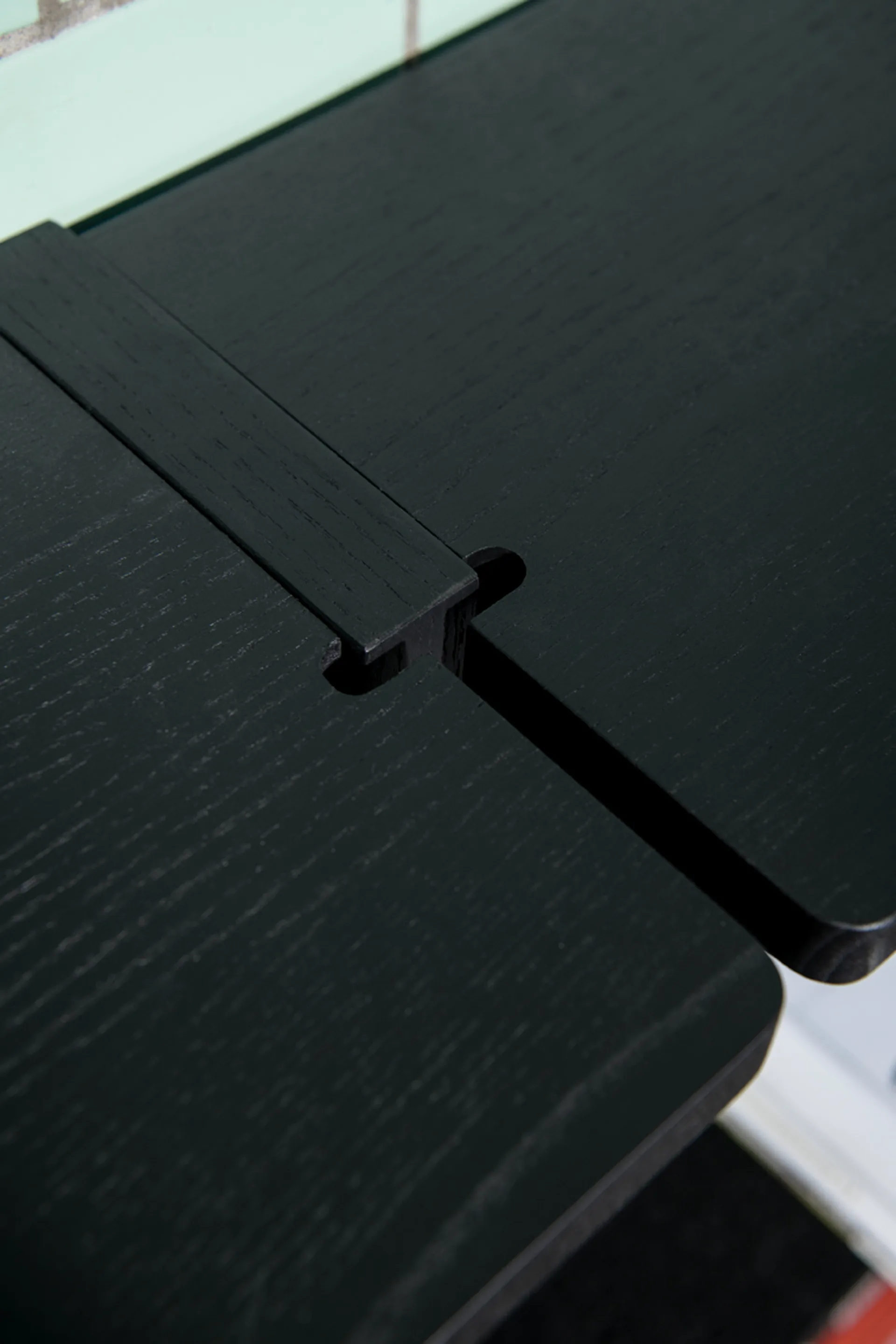 Gridlock – S1-A3-O vegghylle, Black stained Ash Massproductions