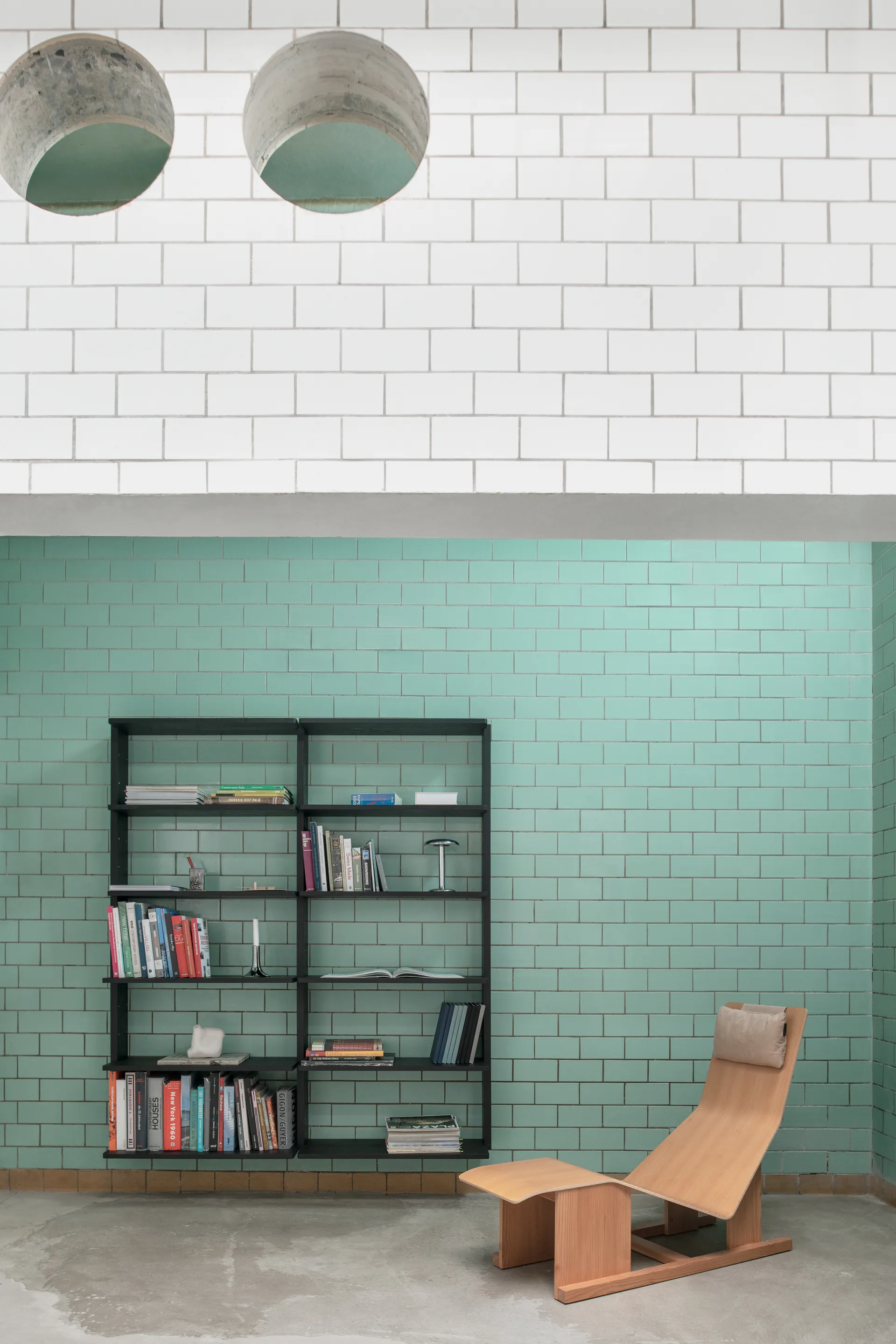 Gridlock – T2-A12-0 vegghylle, Black stained Ash Massproductions