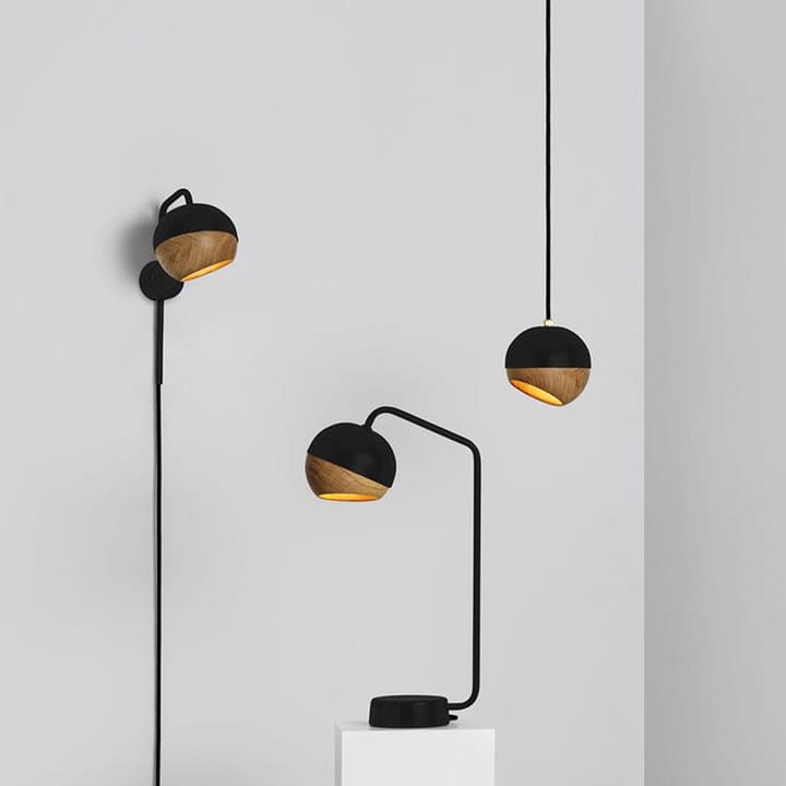 Ray bordlampe, white, detalj i eik på skjermen Mater