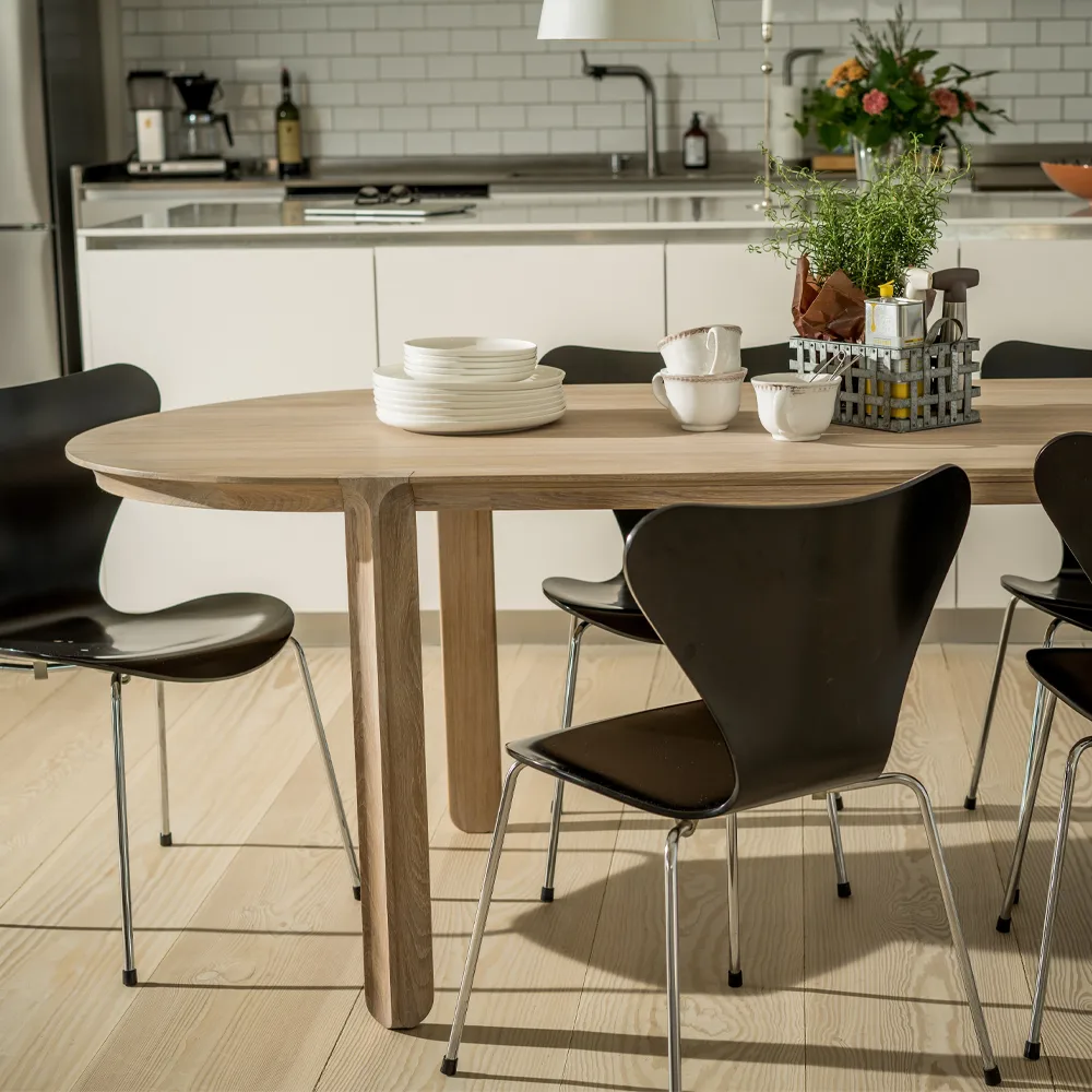 Amor spisebord, eik hvitpigmentert hardvoksolje Mavis