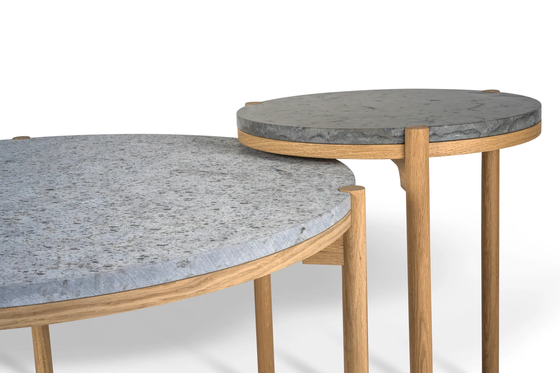 Dondo sidebord hvitpigmentert eik Ø45 cm, Slipet kalkstein Mavis