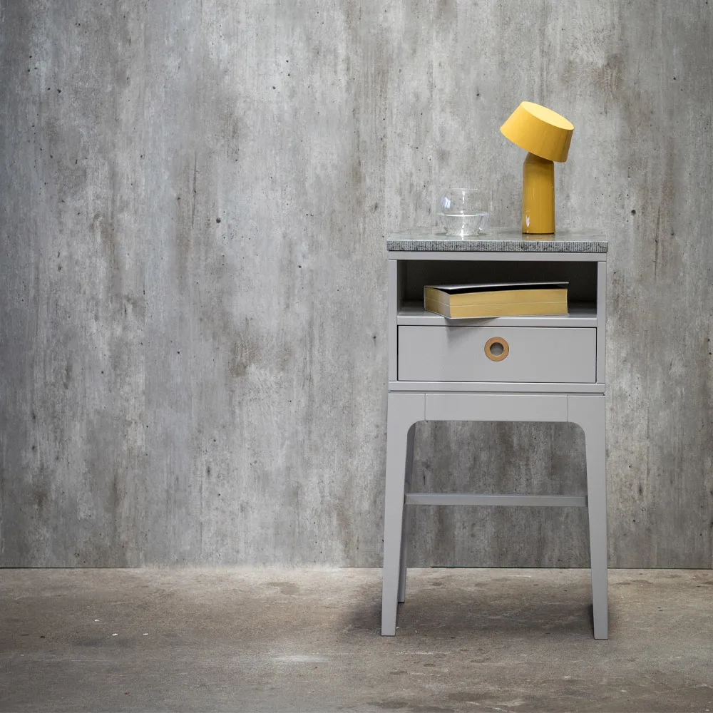 Höllviken høye ben nattbord, eik hvitpigment Mavis