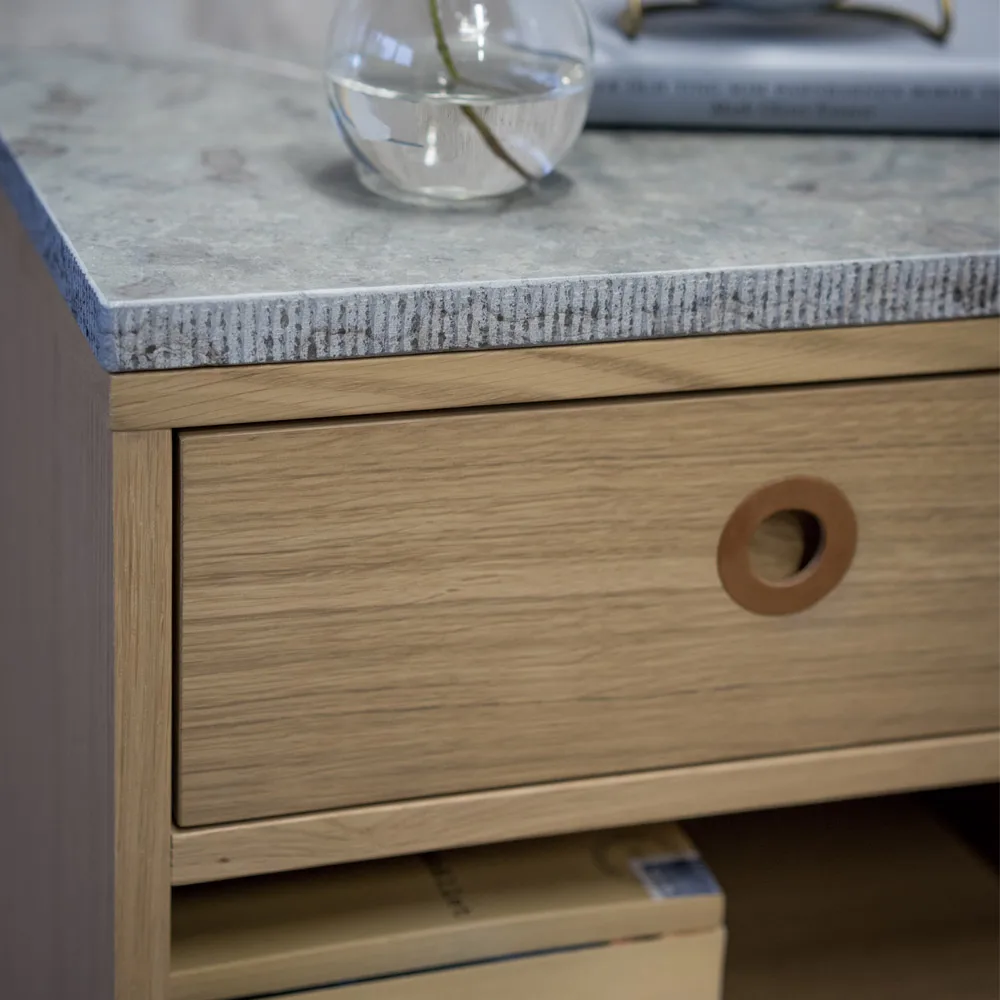 Höllviken nattbord, eik hvitpigment, 1 eske Mavis