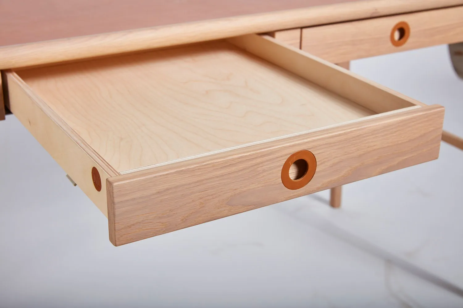 Höllviken skrivebord, eik hvitpigment Mavis