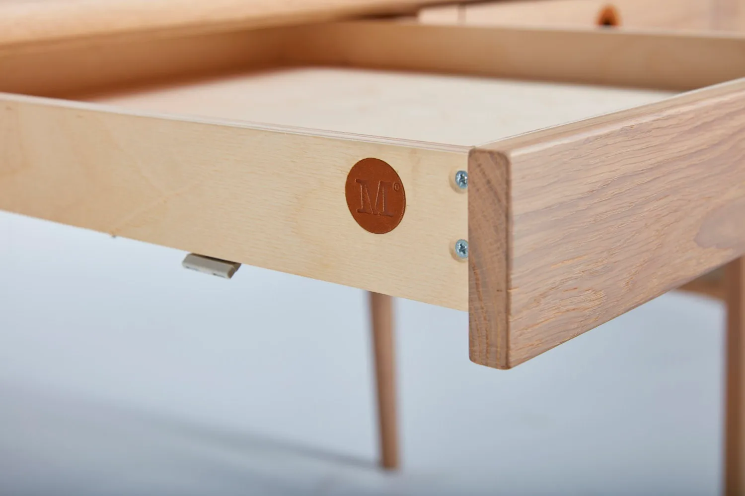 Höllviken skrivebord, eik hvitpigment Mavis