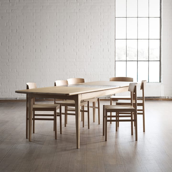 Höllviken spisebord, eik hvitpigmentert mattlakk, 2 ilegg, beige mdf à 50 cm Mavis