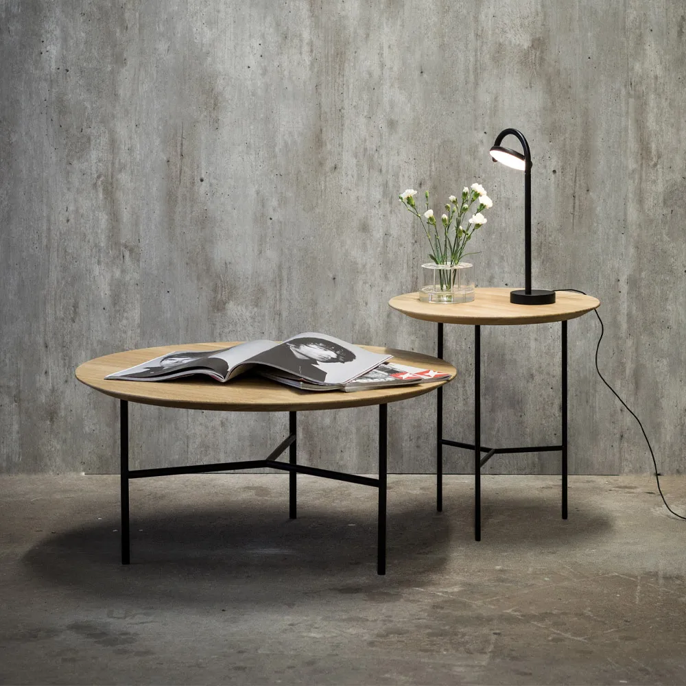 Tribeca sidebord, eik såpet, hvite ben, ø47 cm Mavis