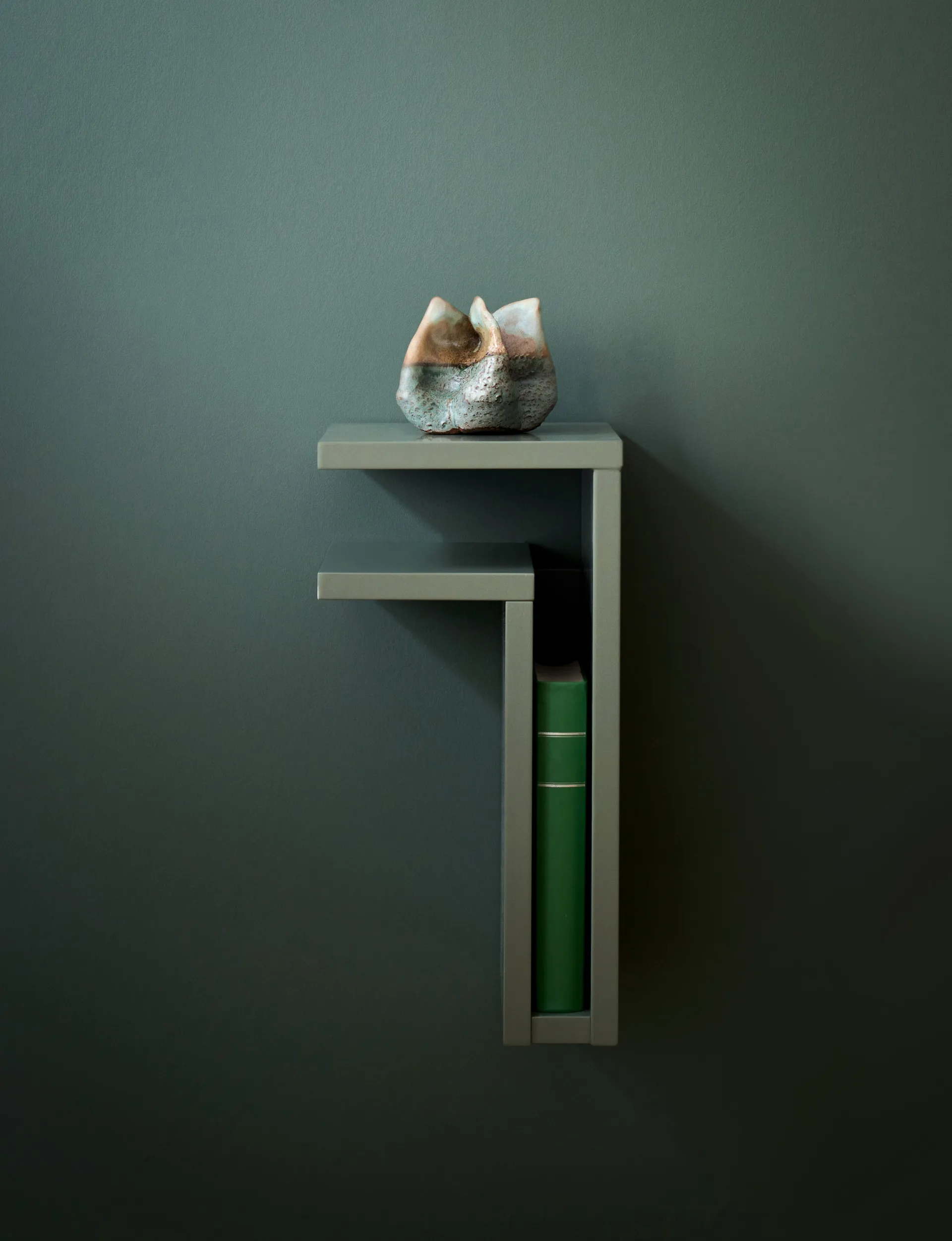 F-shelf vegghylle green grey, Hylle til venstre Maze