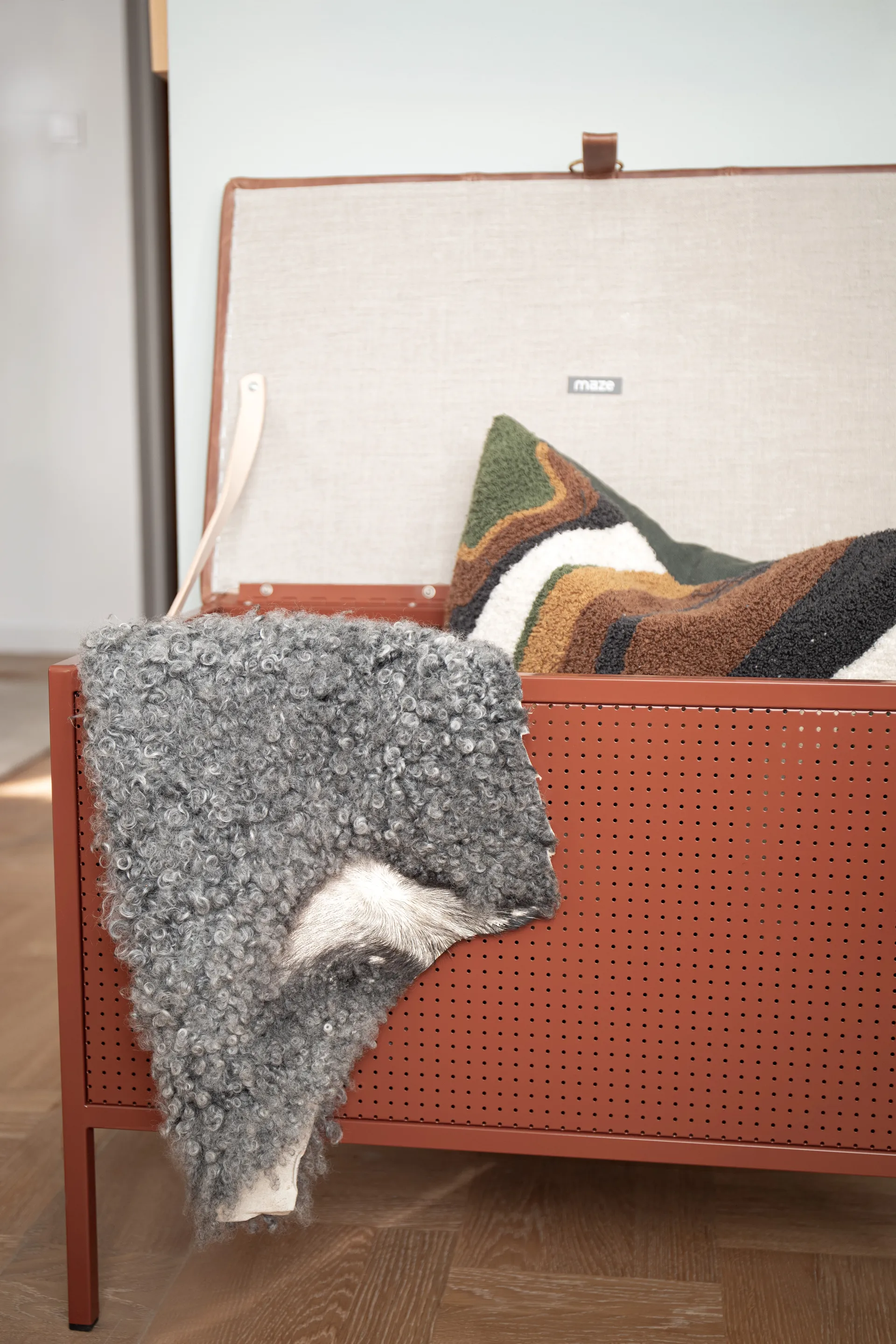 Frank forvaringsbenk, Cinnamon-vintage cognac Maze