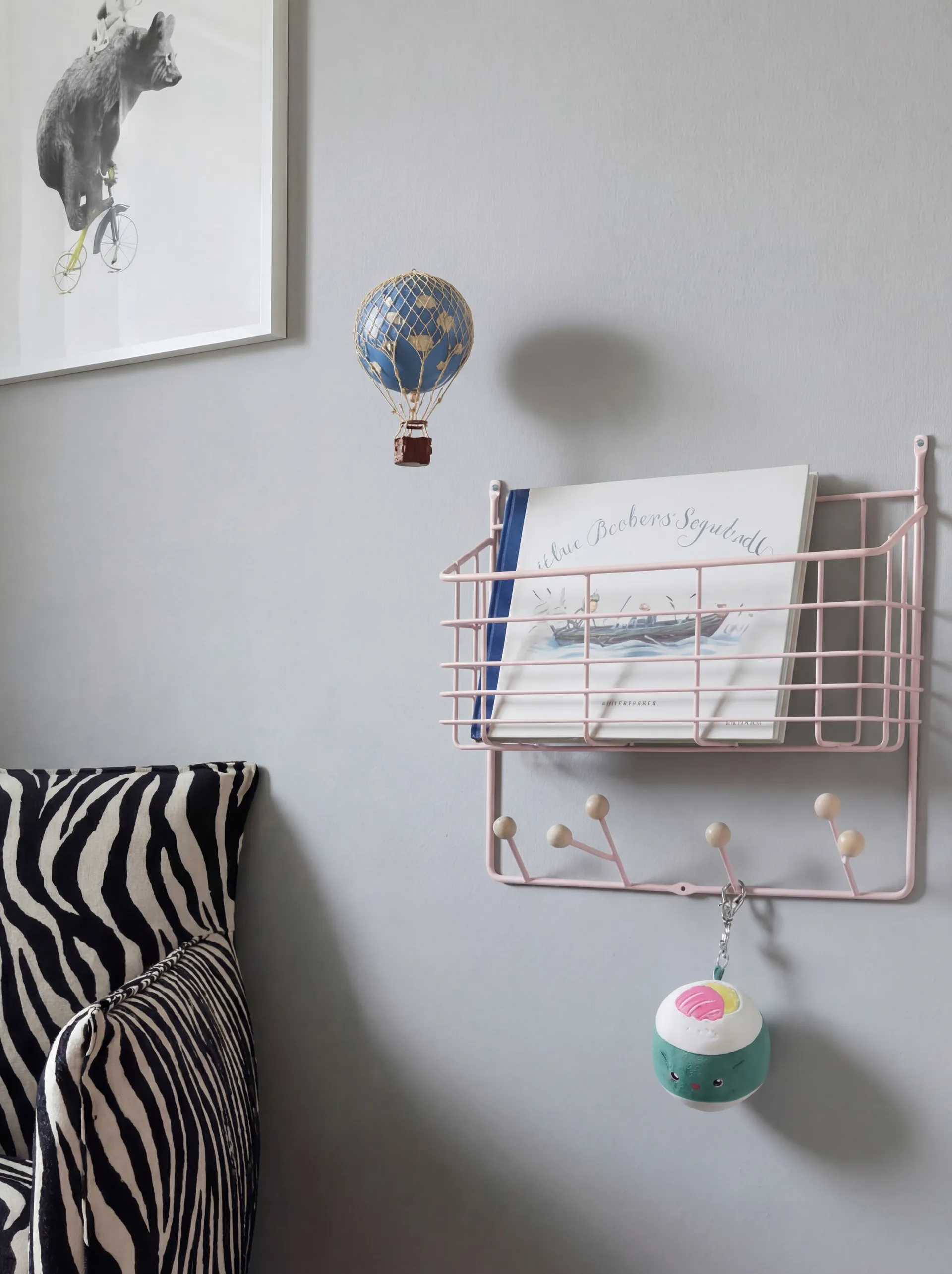 Mitten shelf hylle junior, Pale pink, 38,6x35,2x8,6 cm Maze