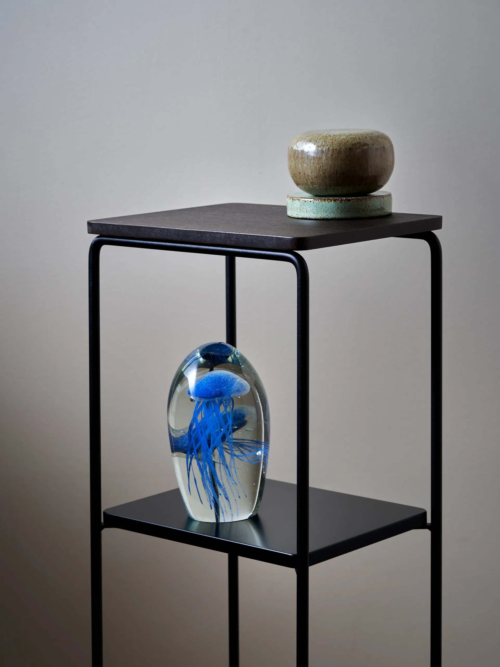 Mixrack Floor Shelf L hylle 26 x 19 x 82,2 cm, Stained oak-black Maze