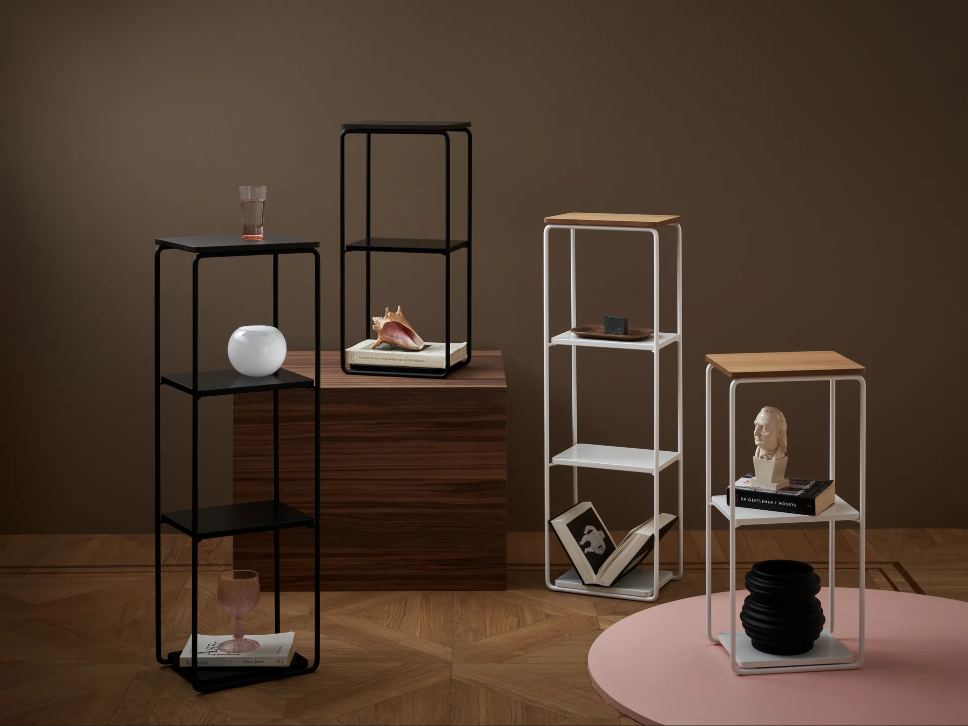 Mixrack Floor Shelf S hylle 26 x 19 x 57,2 cm, Stained oak-black Maze