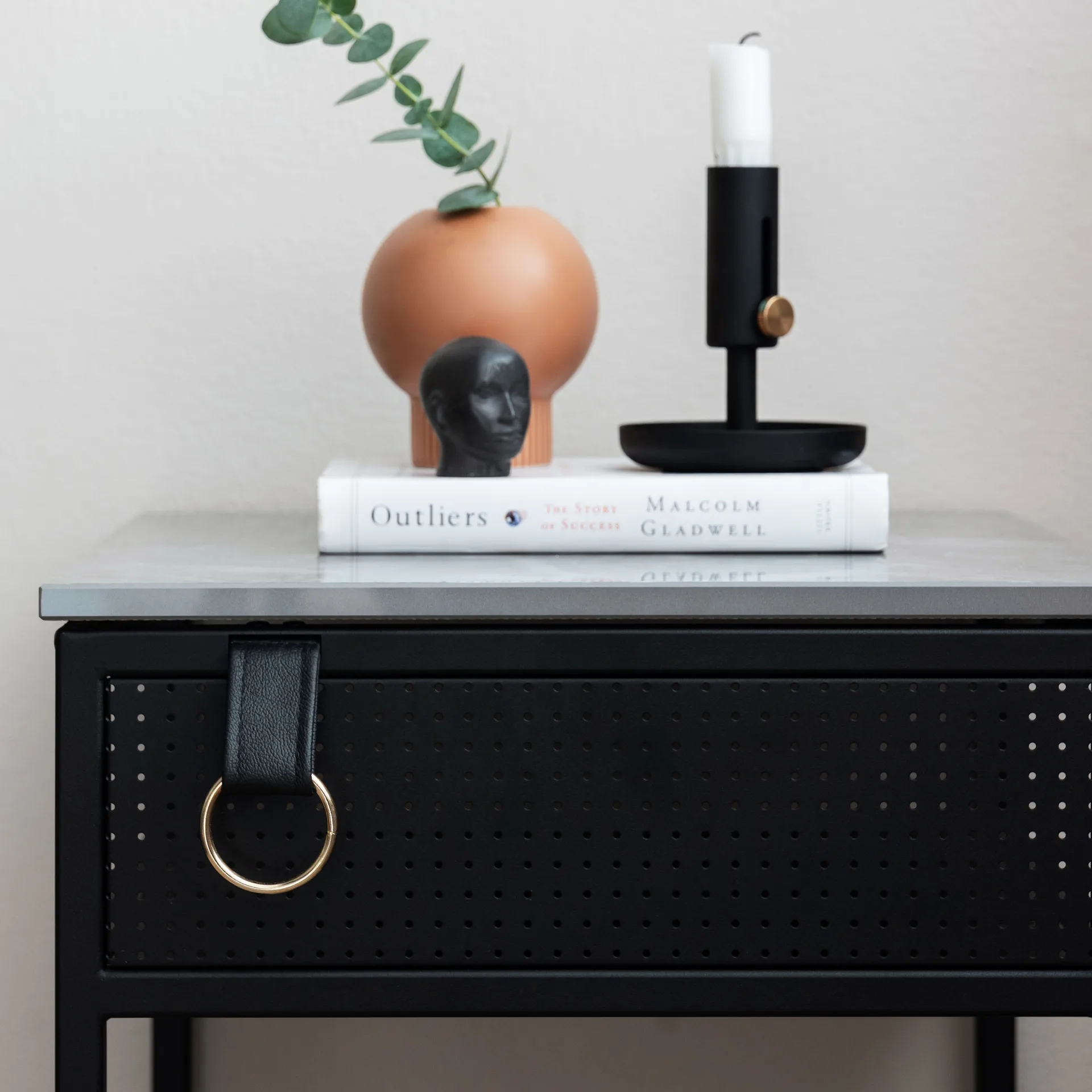 Tracy sidebord, vänsterstilt, svart Maze