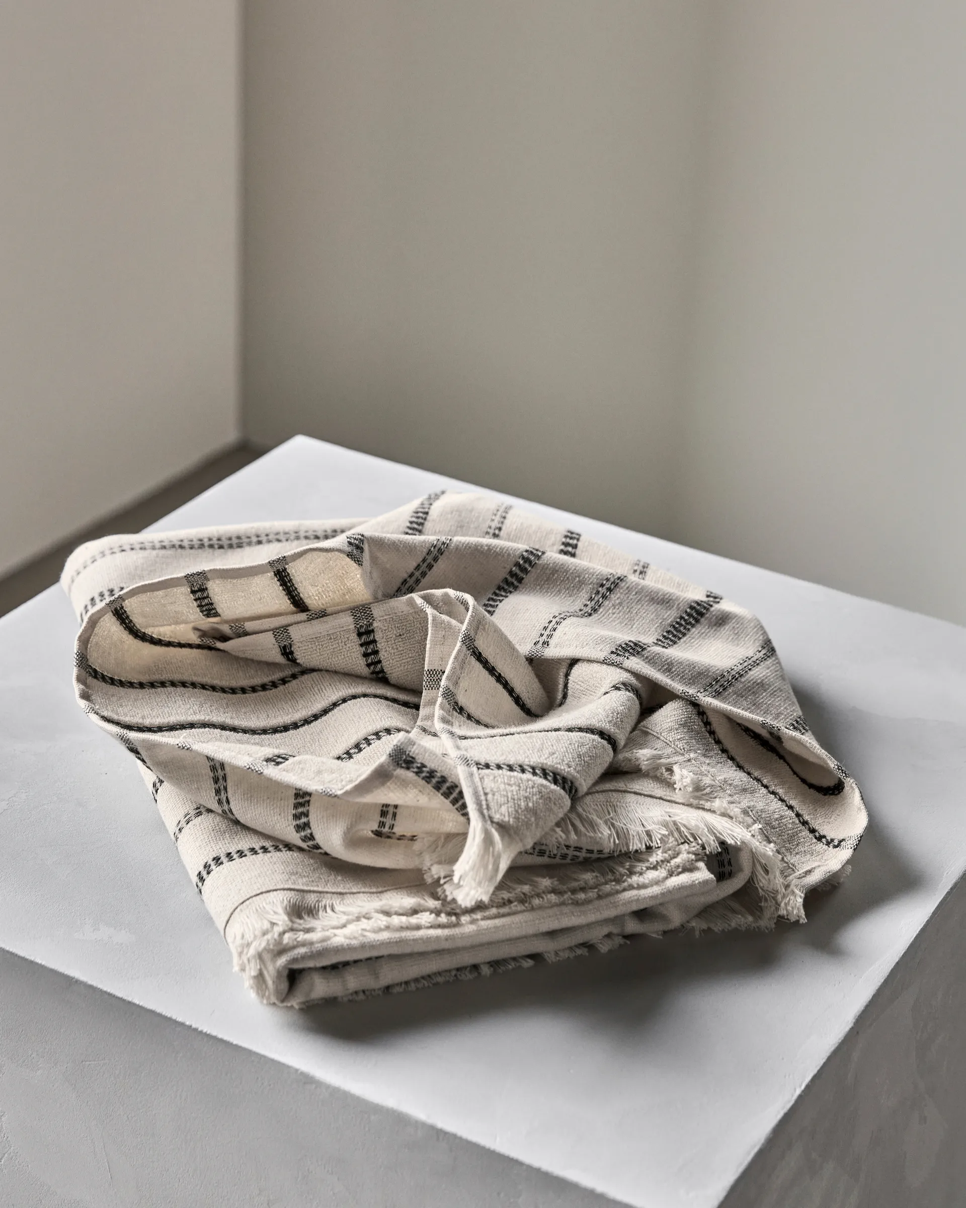 True badehåndkle, Off-White-svart, 70x140 cm Meraki