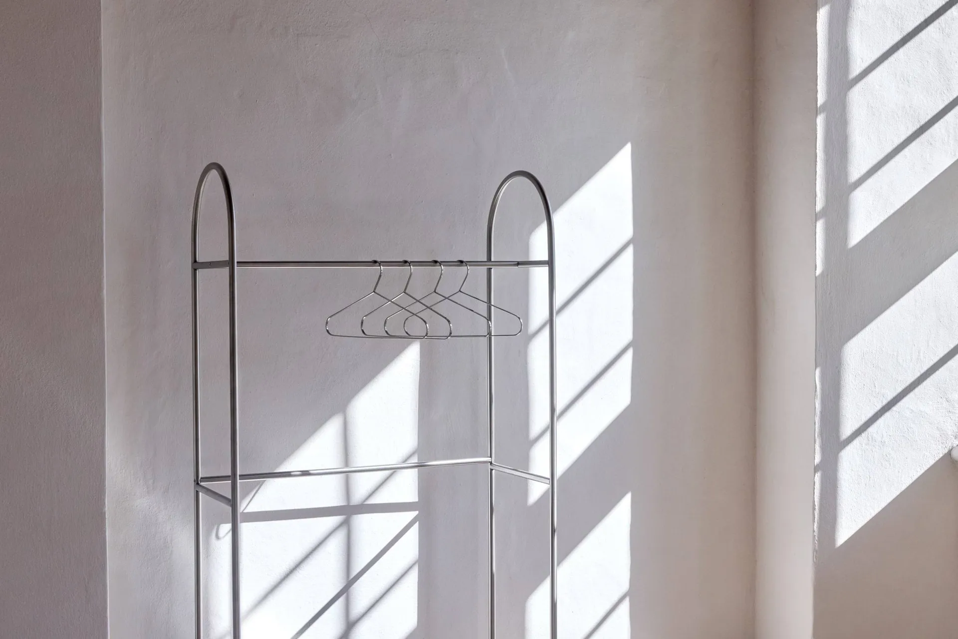 Arch klesstativ, Sølvfarget, 39x92x186 cm Mette Ditmer