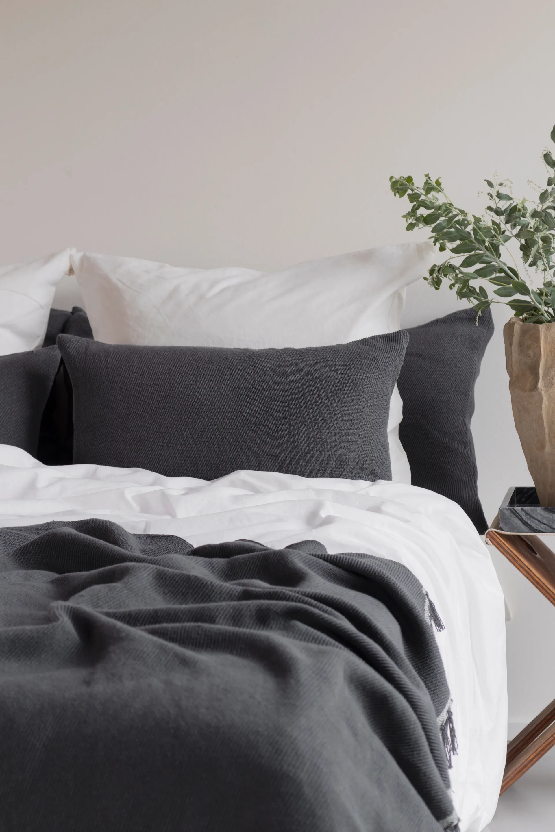 Bohemia sengeteppe, Anthracite, 220x250 cm Mette Ditmer