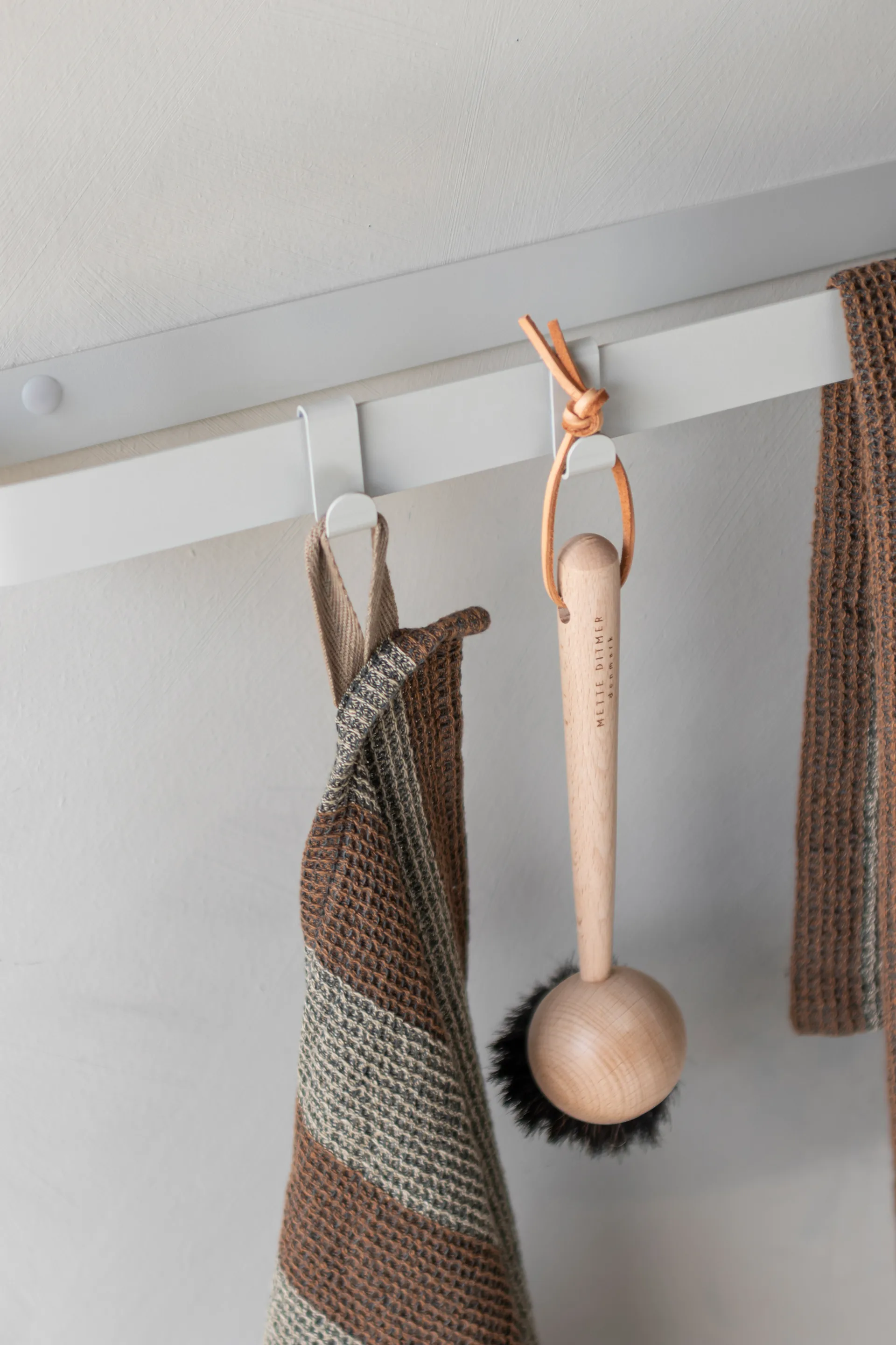 Carry håndklehenger 52 cm, Sand grey Mette Ditmer