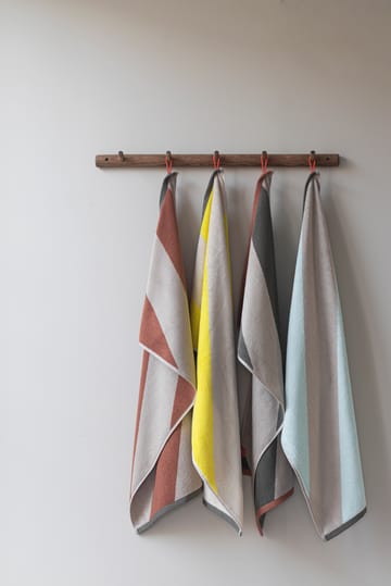 Diagonal håndkle - Dark olive, 50x90 cm - Mette Ditmer