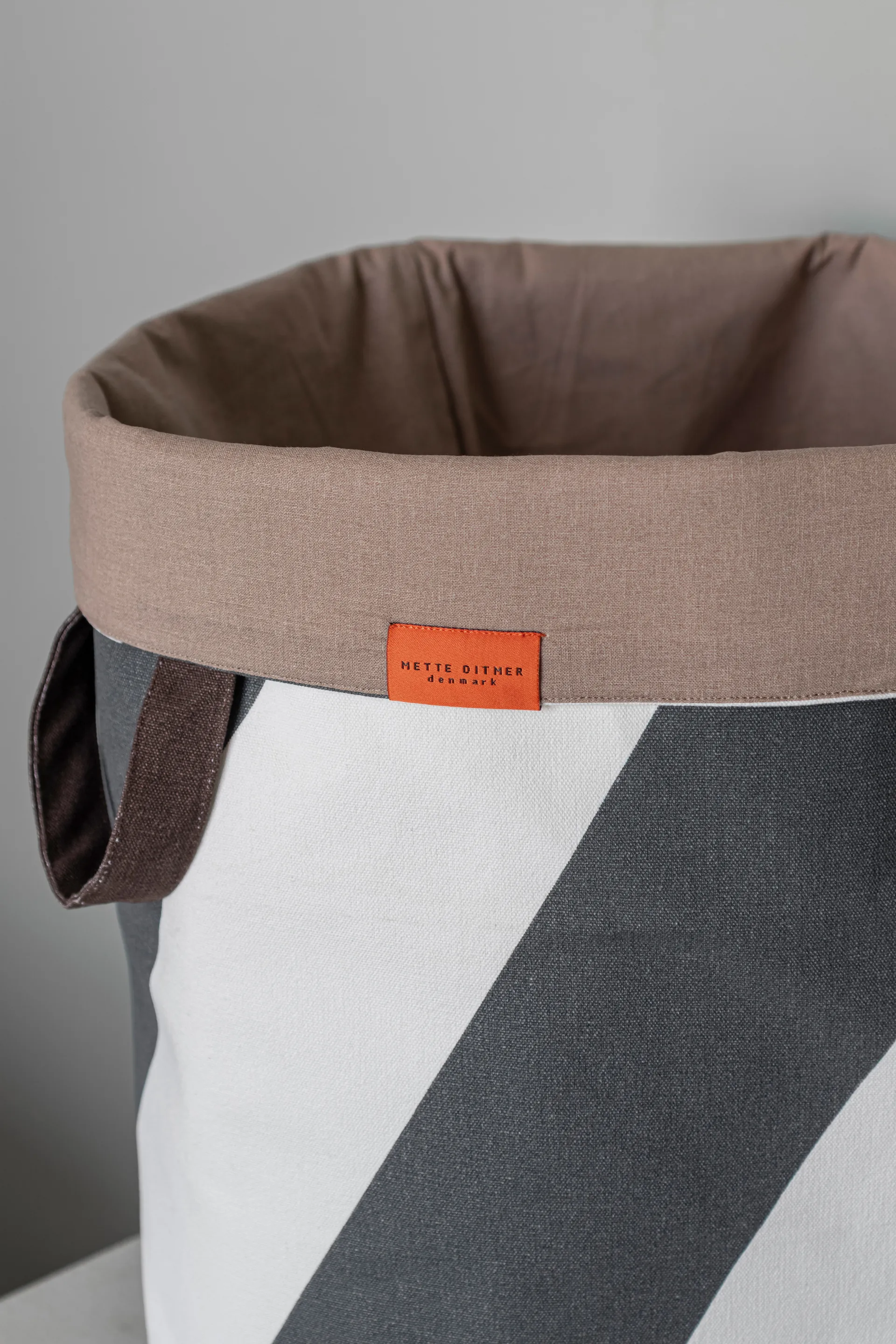 Diagonal vaskekurv Ø40x50 cm, Dark grey-off-white Mette Ditmer