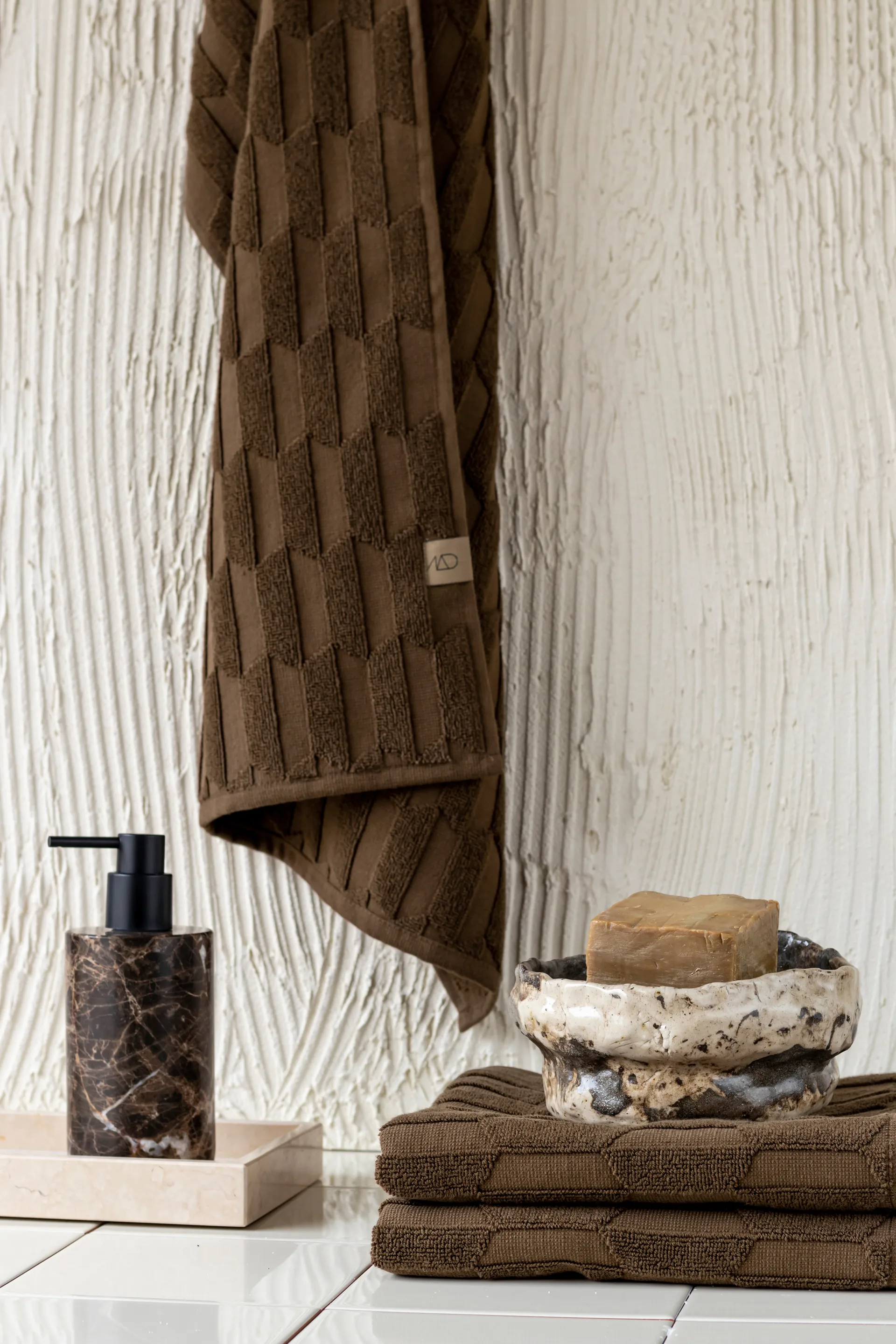 Geo håndkle 50 x 95 cm, Chocolate Mette Ditmer