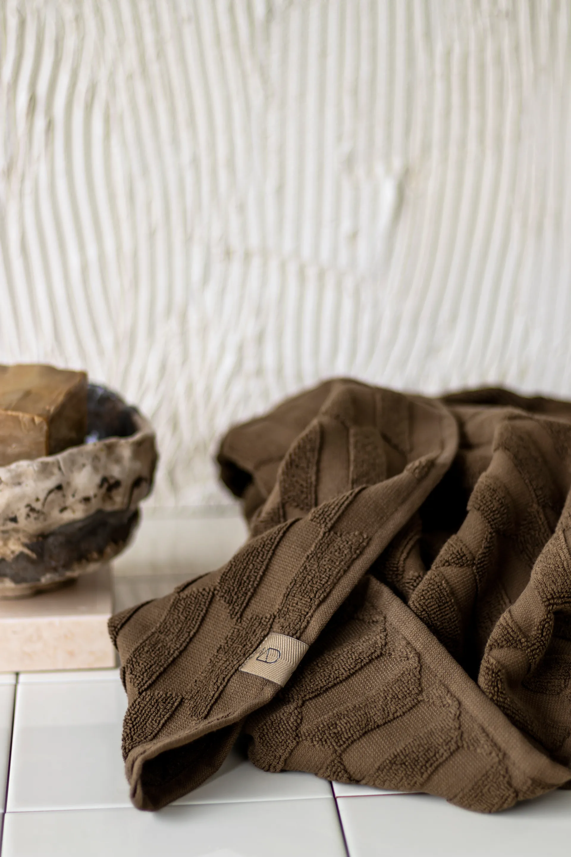 Geo håndkle 50 x 95 cm, Chocolate Mette Ditmer