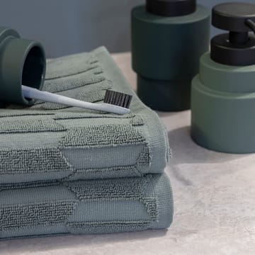 Geo håndkle 50 x 95 cm - Pine green - Mette Ditmer