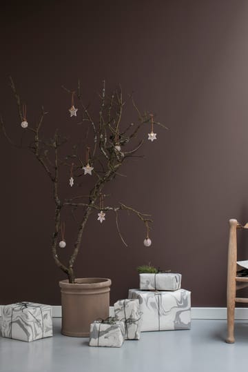 Globe juletrekule 3 deler - Walnut - Mette Ditmer