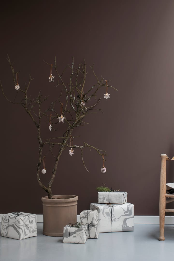 Globe juletrekule 3 deler - Walnut - Mette Ditmer