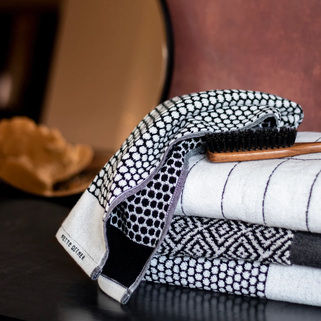 Grid gjesthåndkle, Svart-off white Mette Ditmer