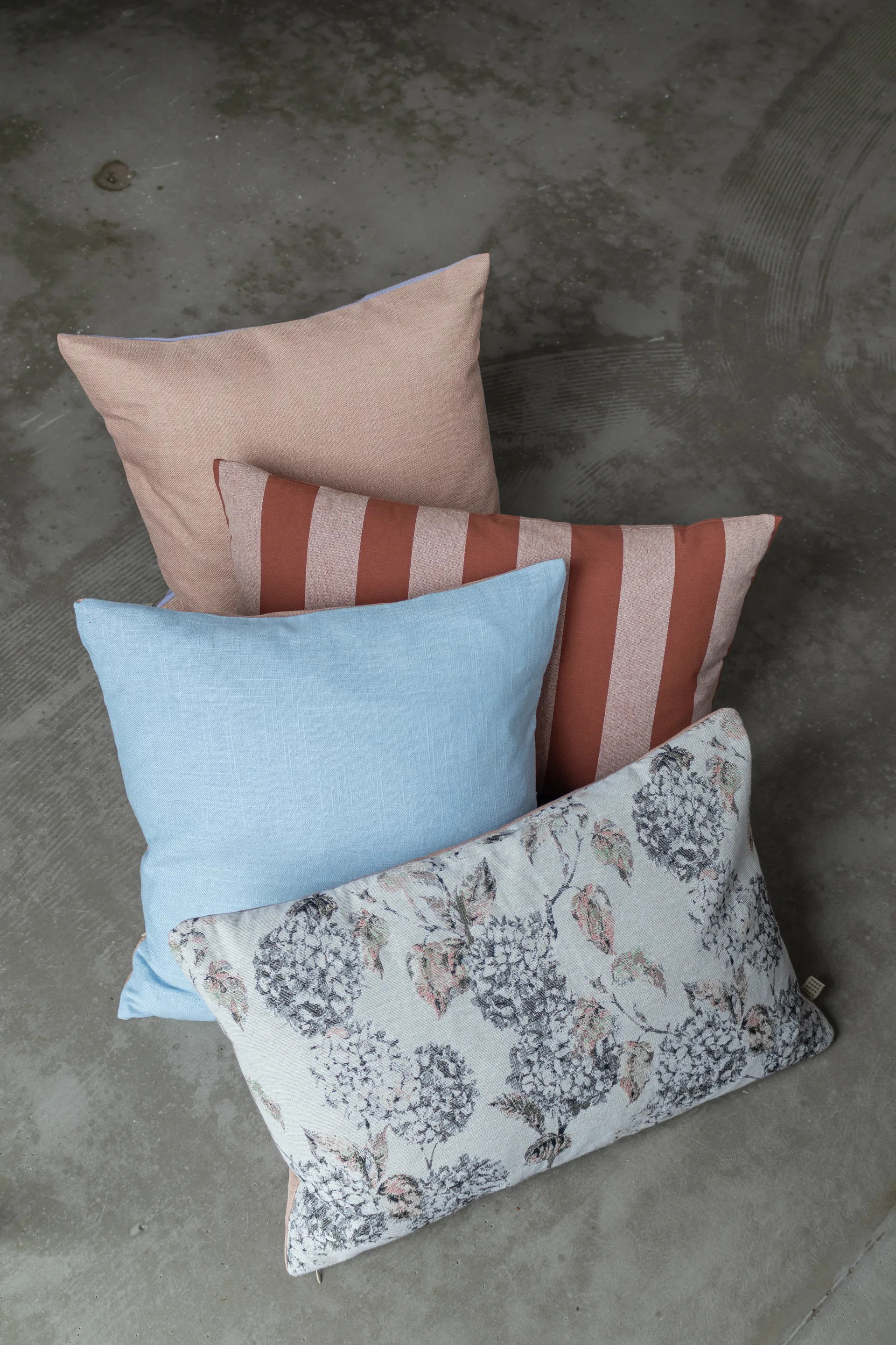 Hydrangea pute 40 x 60 cm, Off-white-peach Mette Ditmer