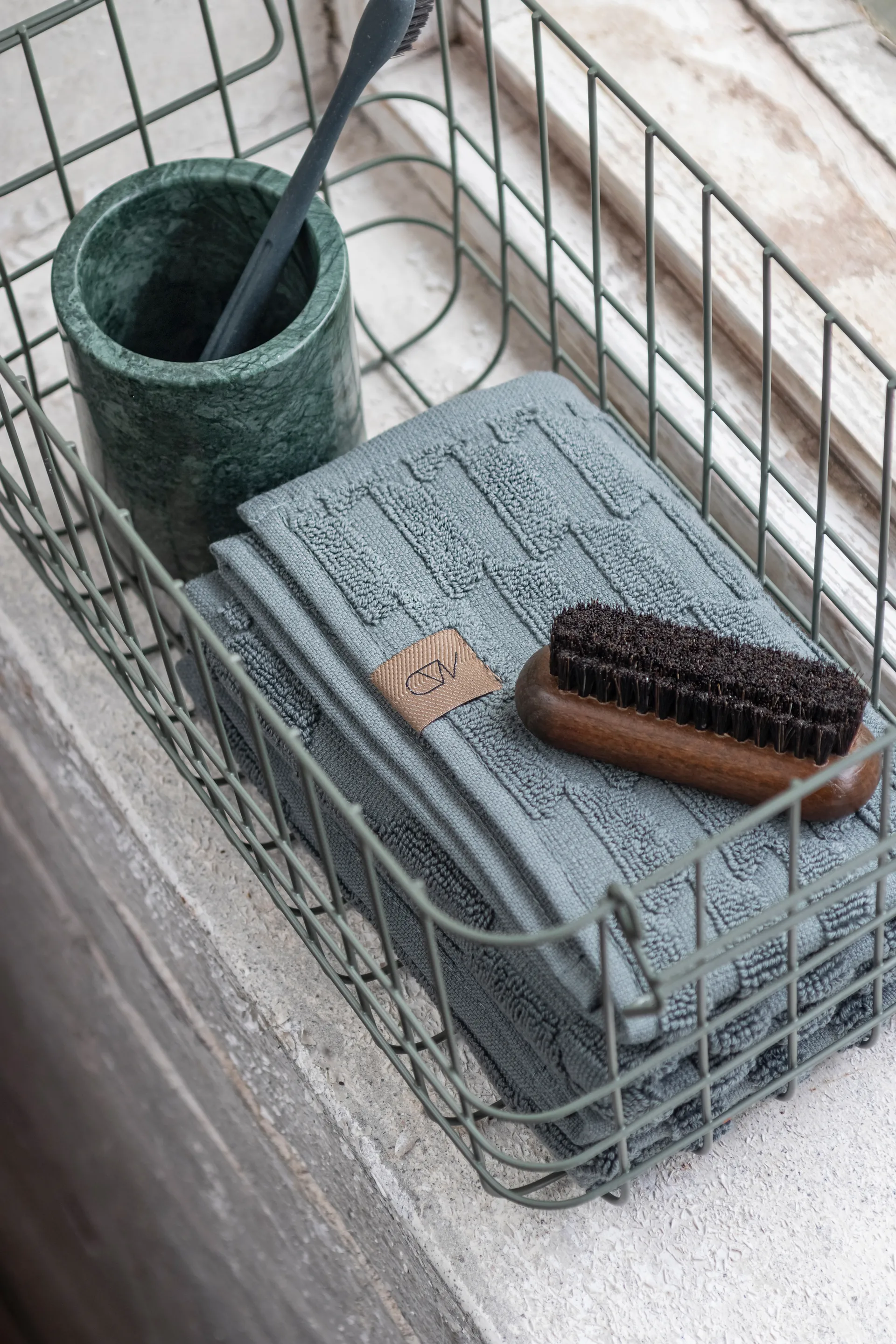 Marble tannbørsteholder 10 cm, Dark forest Mette Ditmer