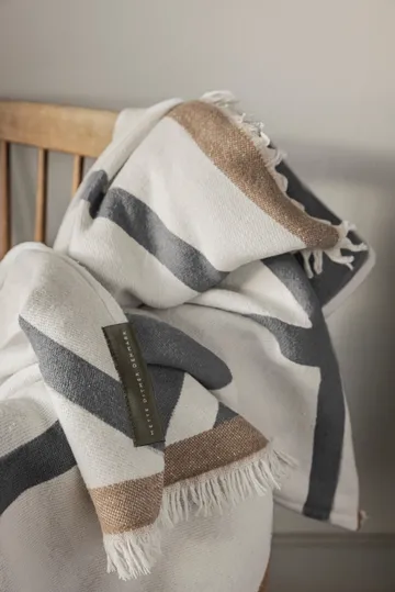 Shadow pledd - Off-white-grey, 130x175 cm - Mette Ditmer