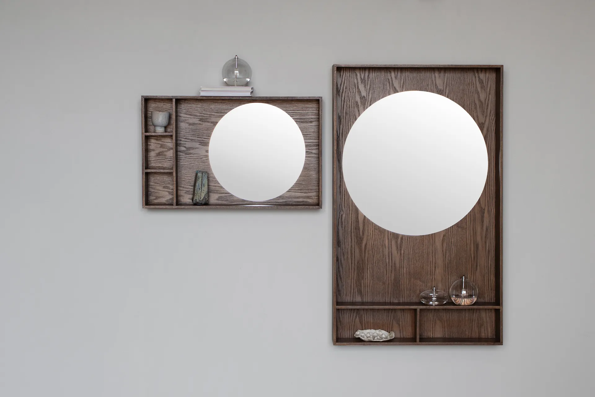 Show-me speil med hylle large, Dark oiled Mette Ditmer