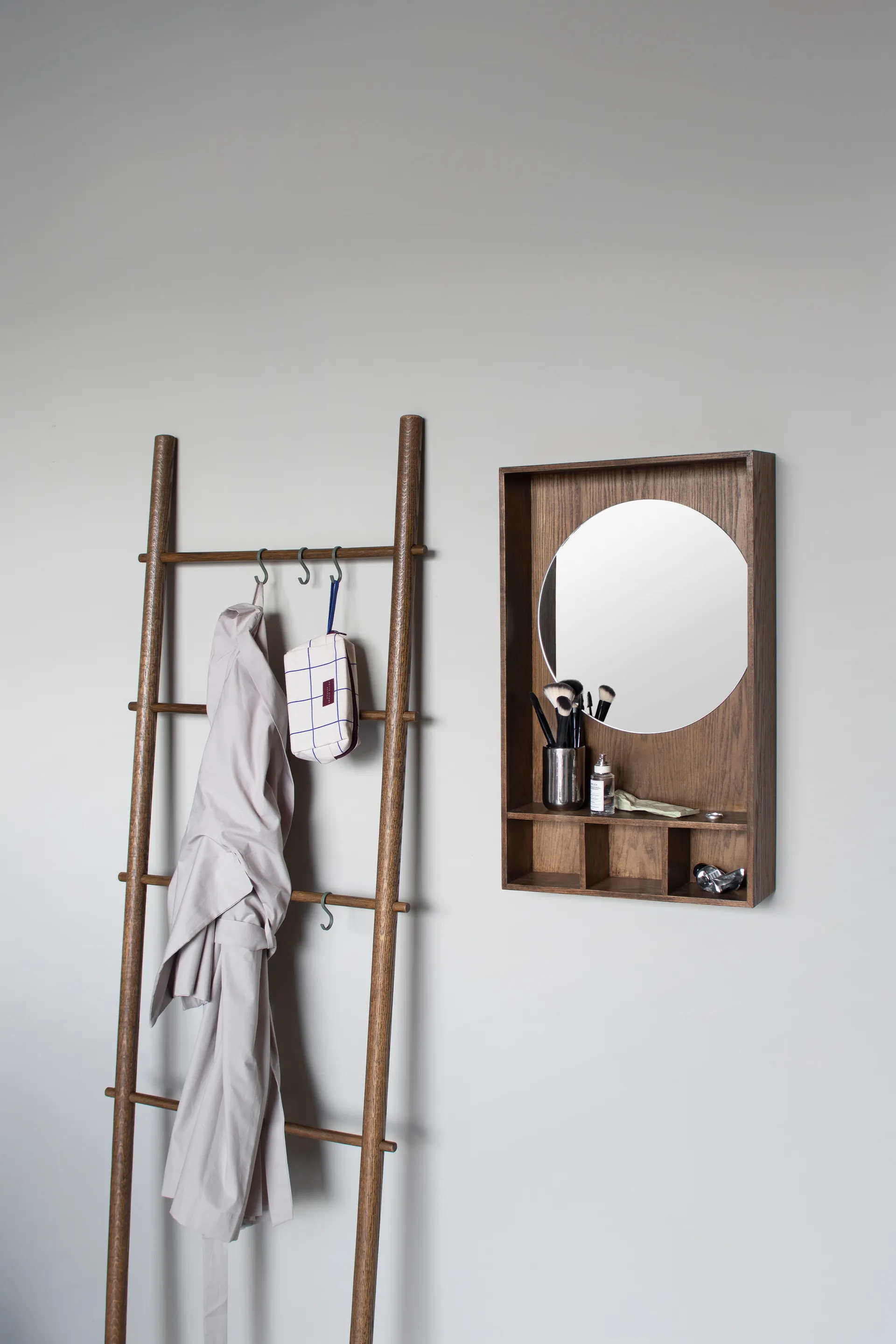 Show-me speil med hylle small, Dark oiled Mette Ditmer