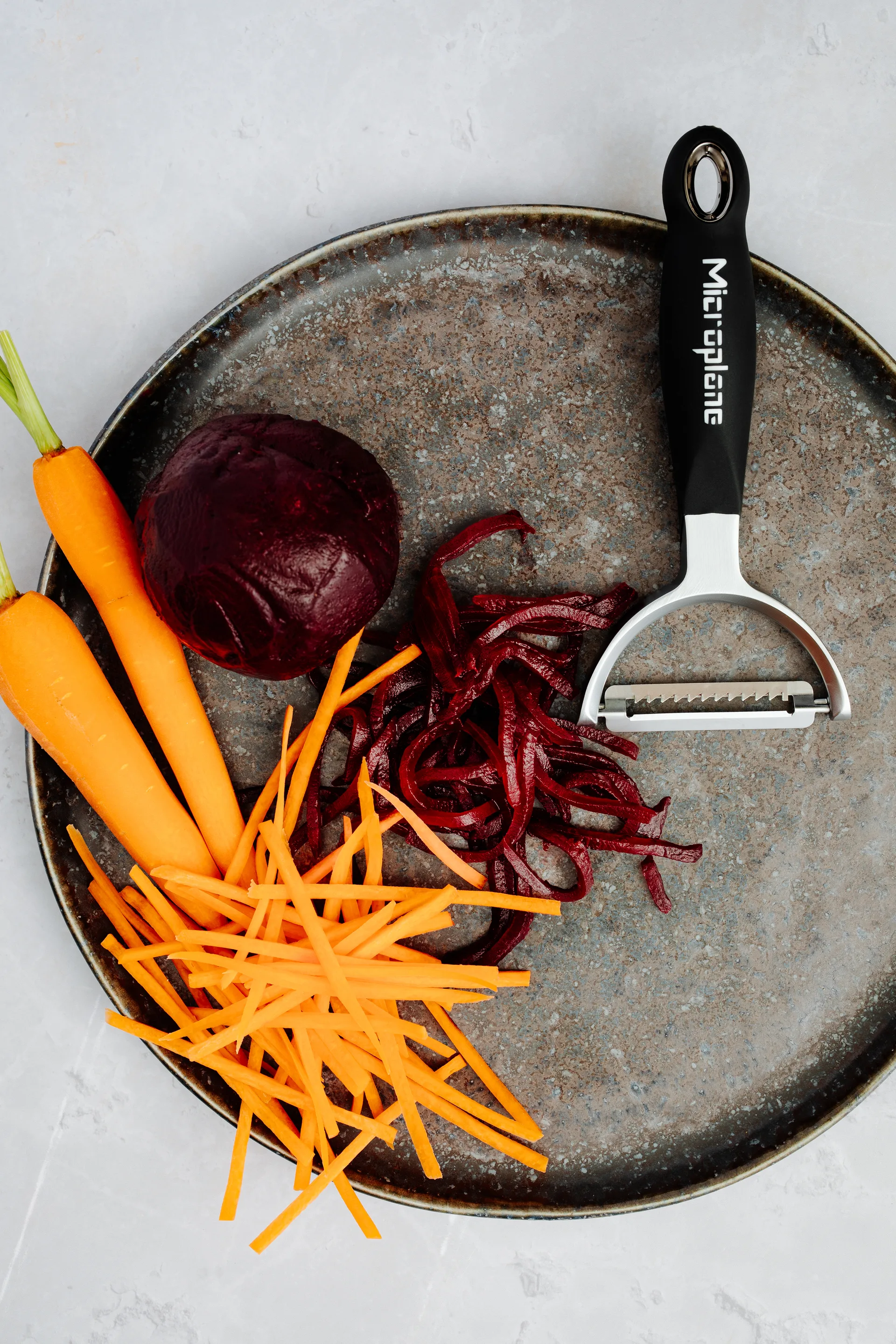 Professional Y-skreller julienne 16,4 cm, Black Microplane