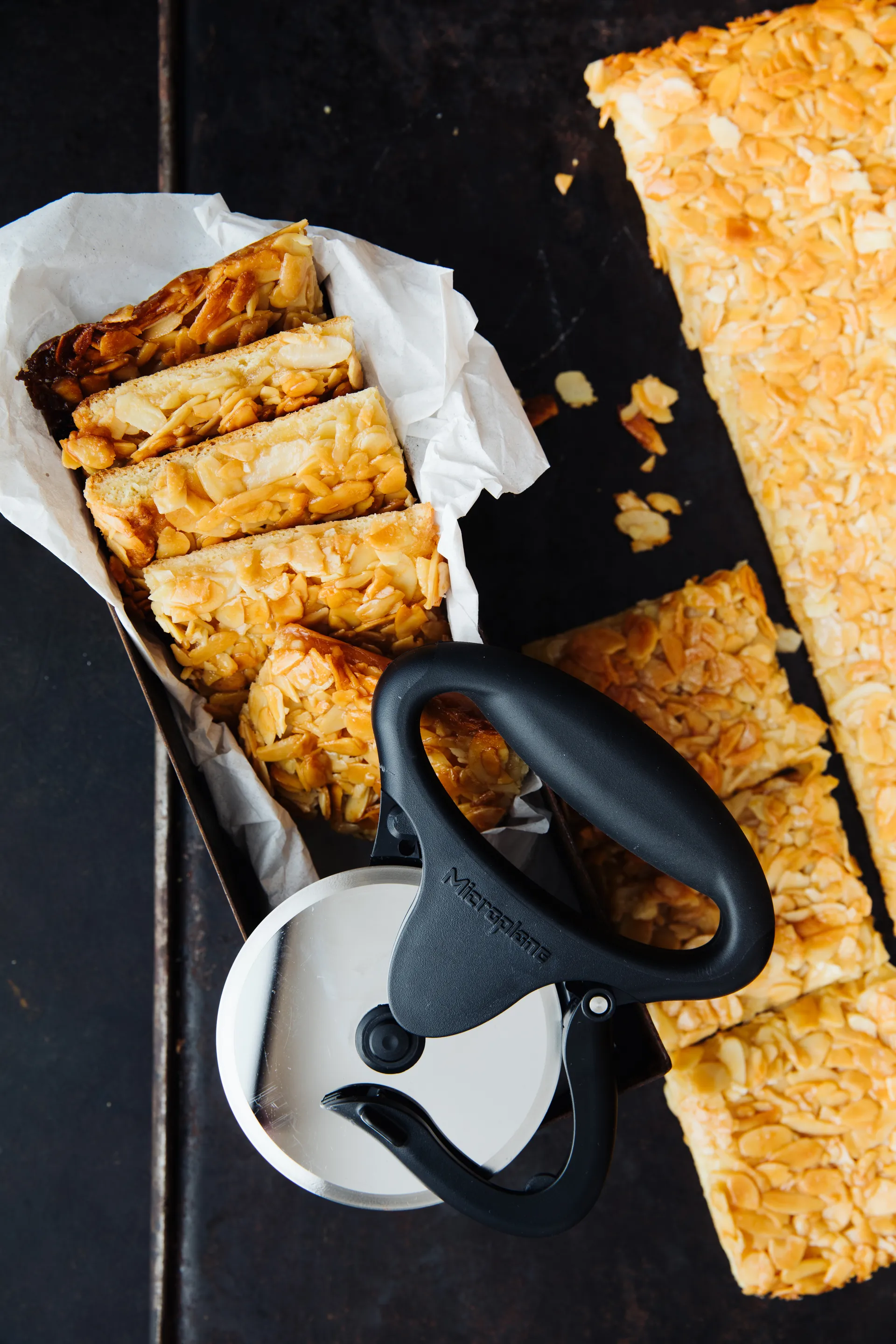 Speciality pizzaskjærer 16 cm, Black Microplane