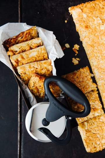 Speciality pizzaskjærer 16 cm - Black - Microplane