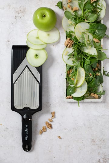 Speciality V-Slicer grønnsaksskjærer julienne blad - Black - Microplane