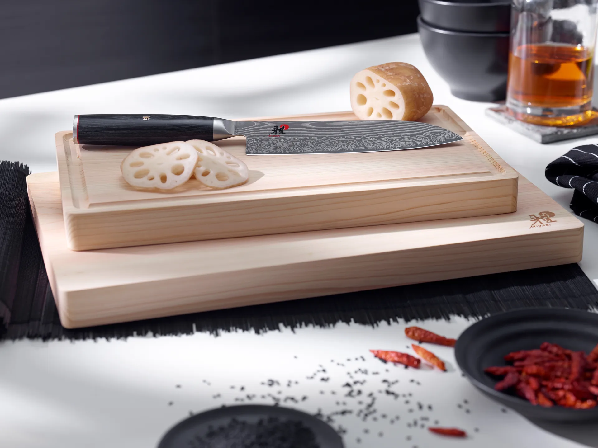 Raw 5000FCD kokkekniv gyutoh 24 cm, Damaskus-svart Miyabi