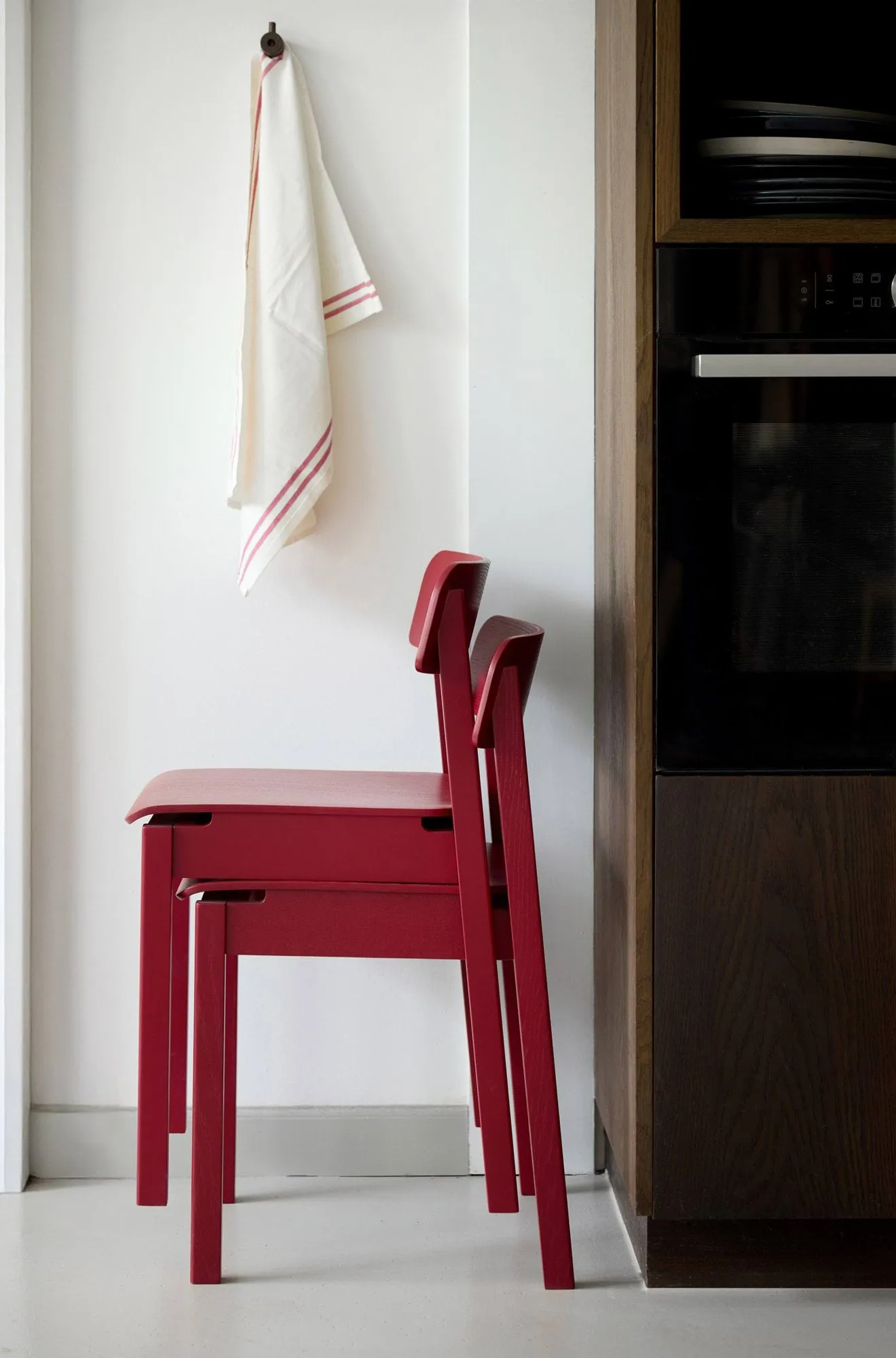 Everyday Chair stol , Purple red MOEBE