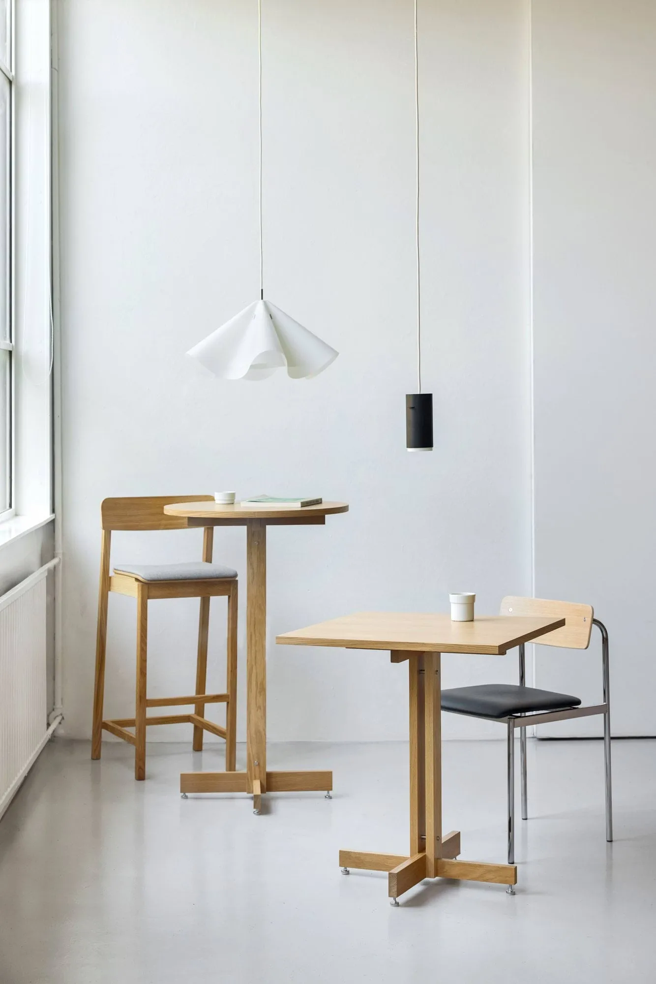 KUMU kafébord, Oljet eik, 60x60 cm MOEBE