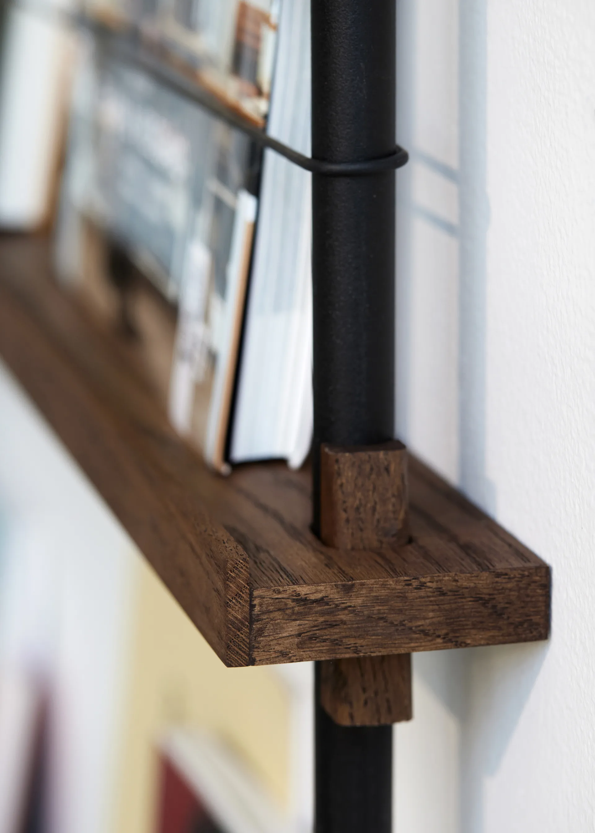 Moebe avisholder, Smoked oak-white MOEBE