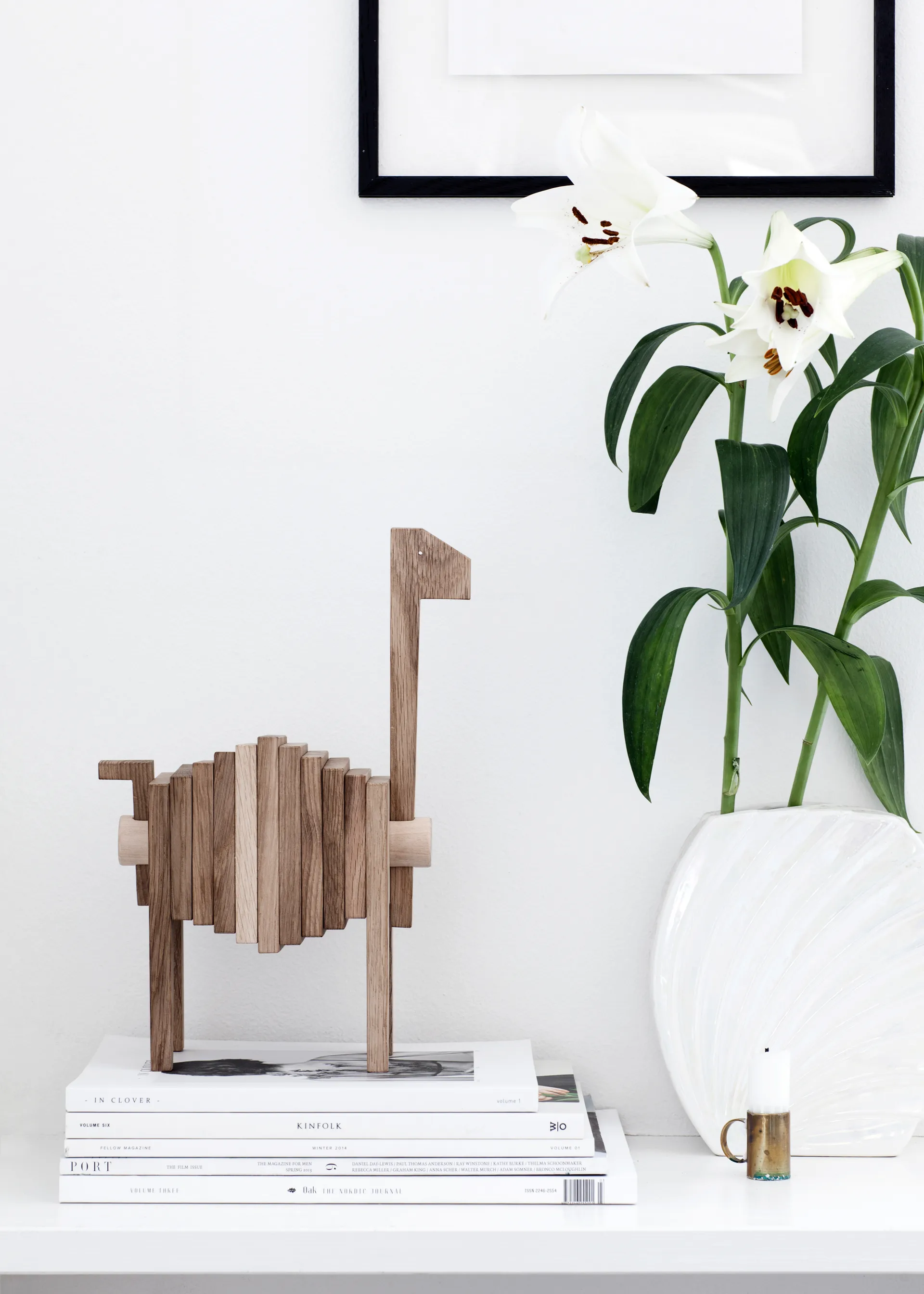 Polygrif skulptur i eik 21 x 32 cm, Wood, black MOEBE