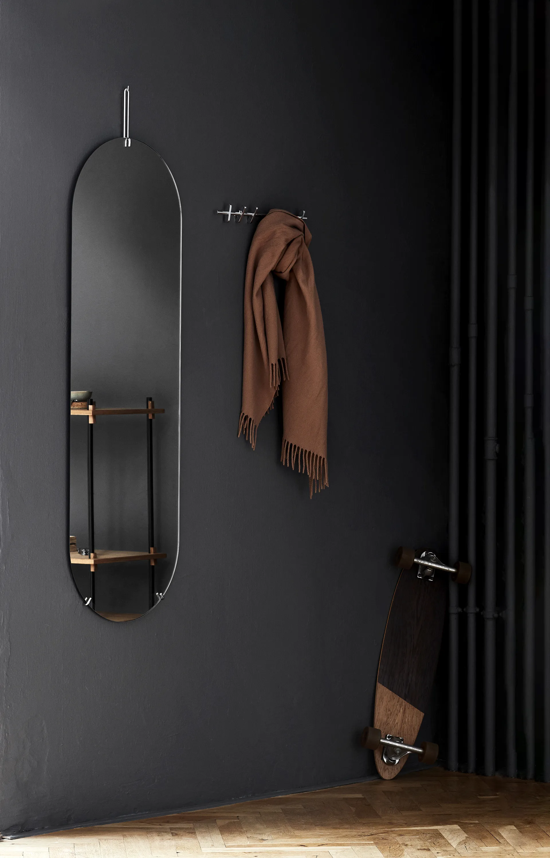 Veggspeil 40,4 x 146,9 cm, Chrome MOEBE