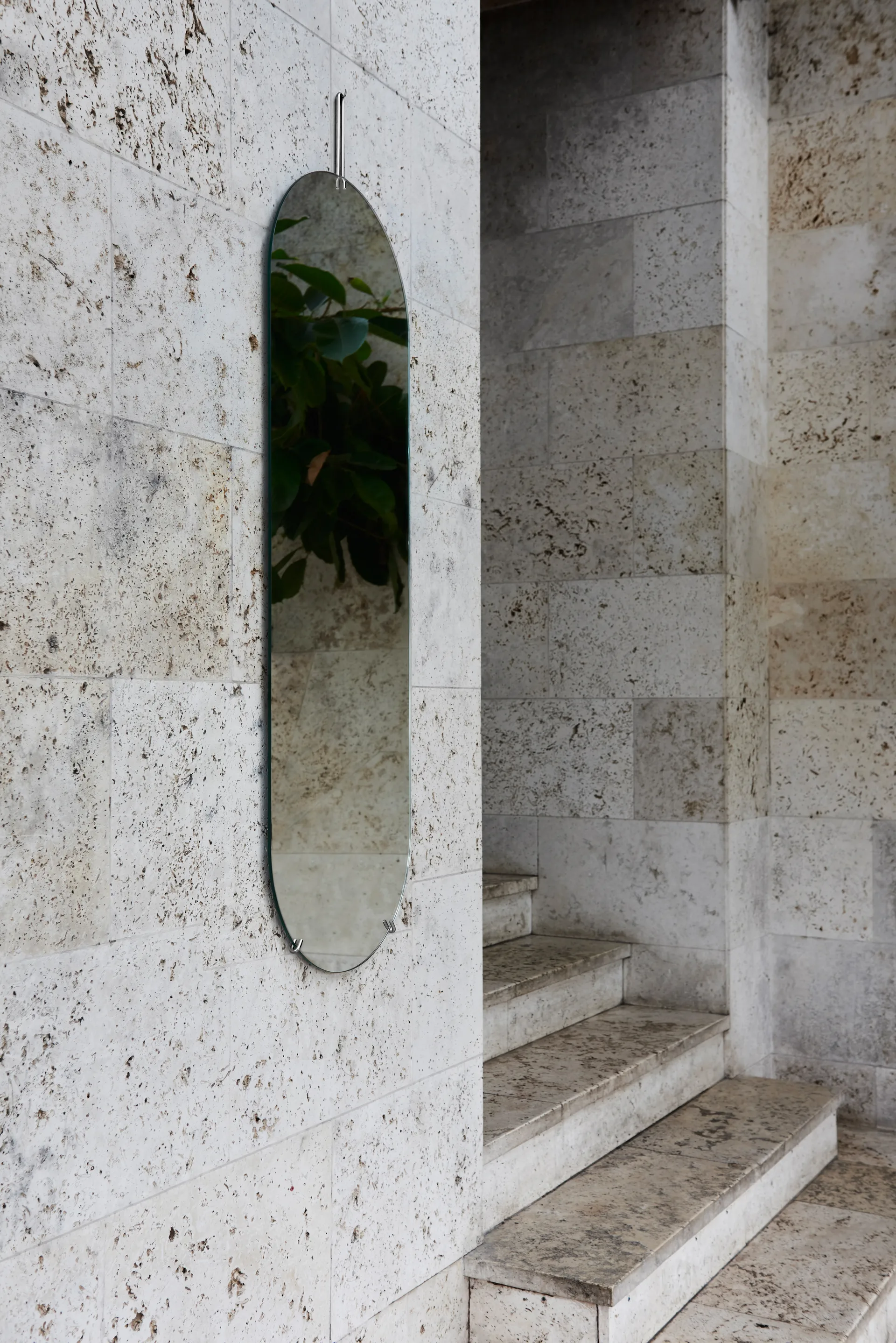 Veggspeil 40,4 x 146,9 cm, Chrome MOEBE