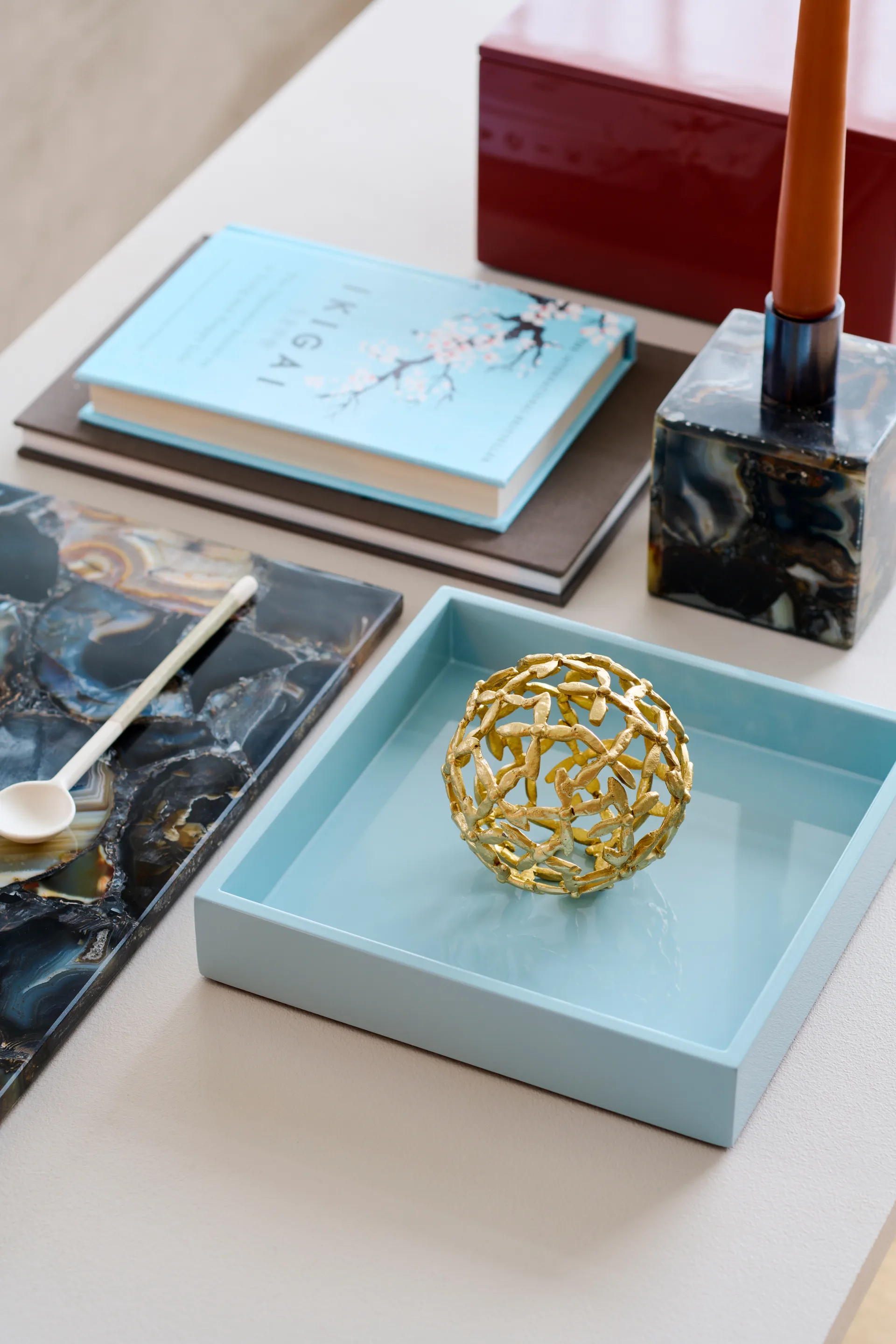 Lux lakkert dekorasjonsbrett 19x19x3,5 cm, Powder blue Mojoo