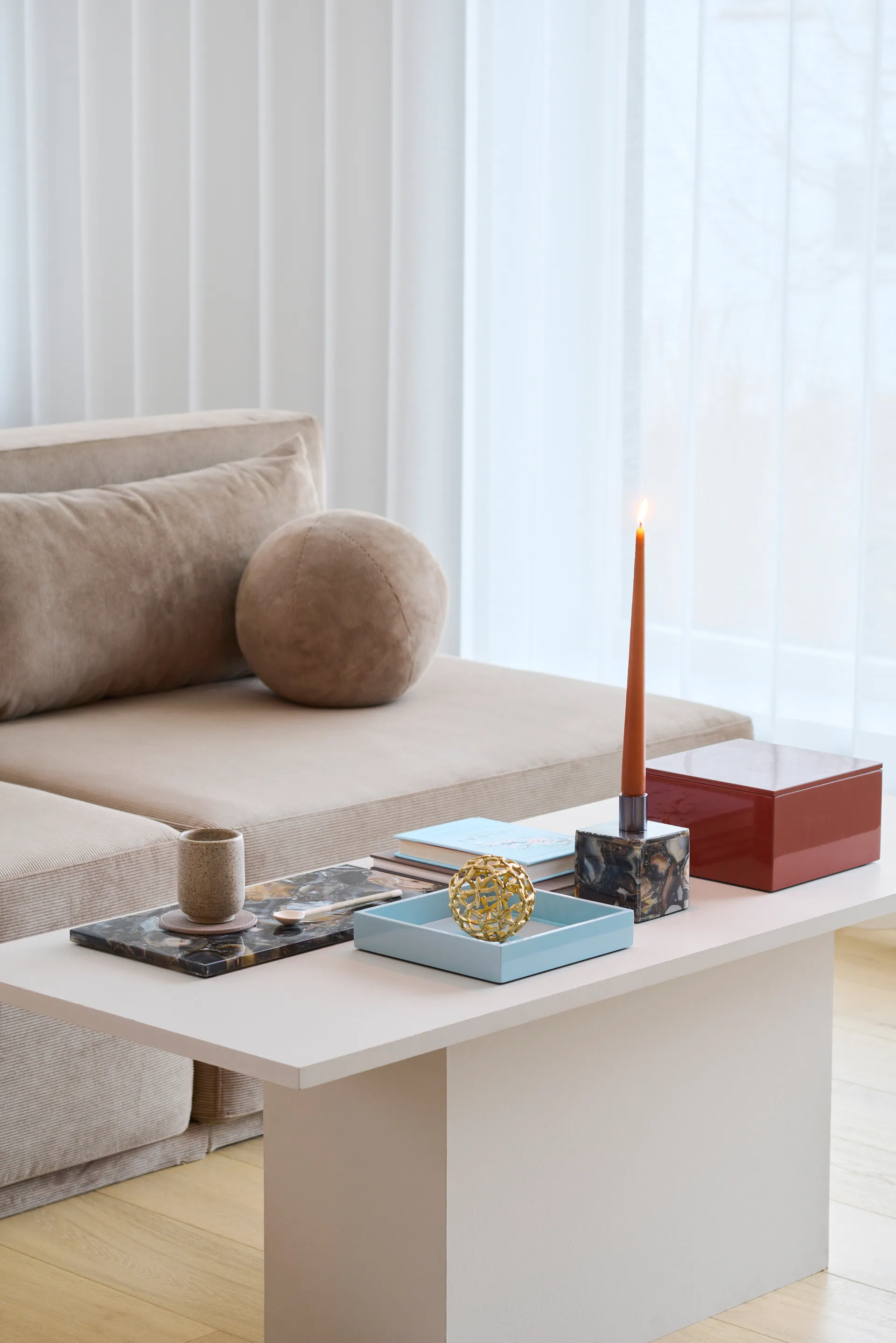 Lux lakkert dekorasjonsbrett 19x19x3,5 cm, Powder blue Mojoo